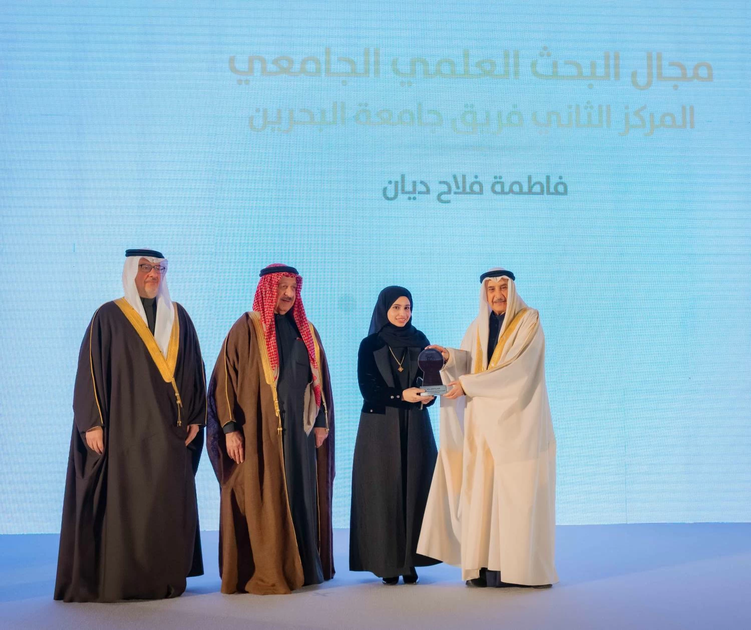 خالد بن عبد الله يحضر حفل جائزة يوسف بن أحمد كانو