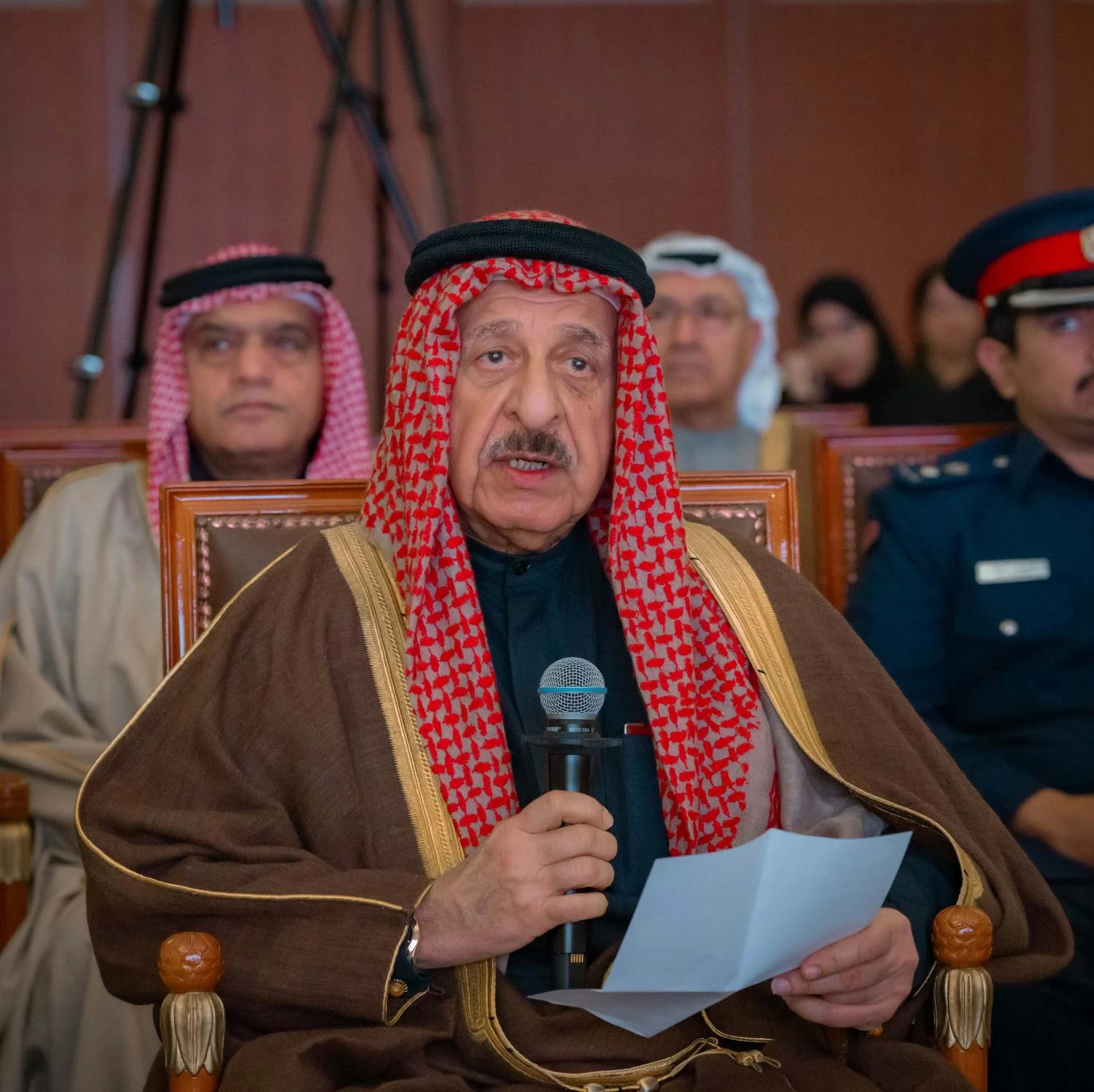 خالد بن عبد الله يحضر حفل جائزة يوسف بن أحمد كانو