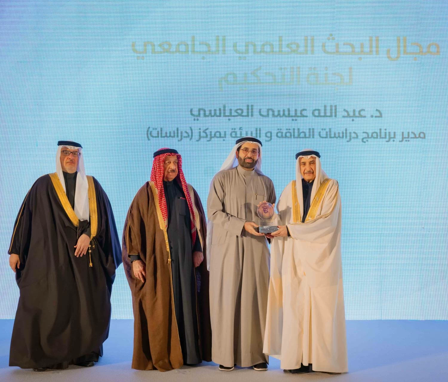 خالد بن عبد الله يحضر حفل جائزة يوسف بن أحمد كانو