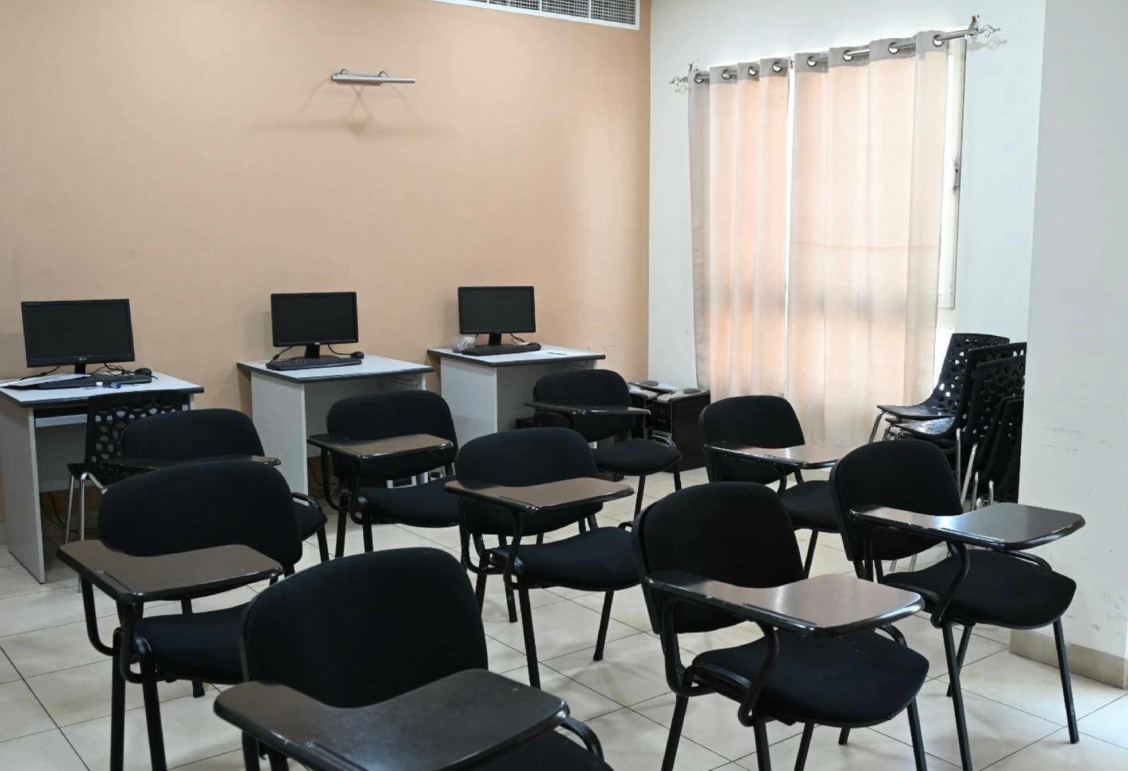 "النيابة" تأمر بحبس صاحب معهد على ذمة التحقيق لإصداره شهادات أكاديمية مُزورة وبغلق المعهد