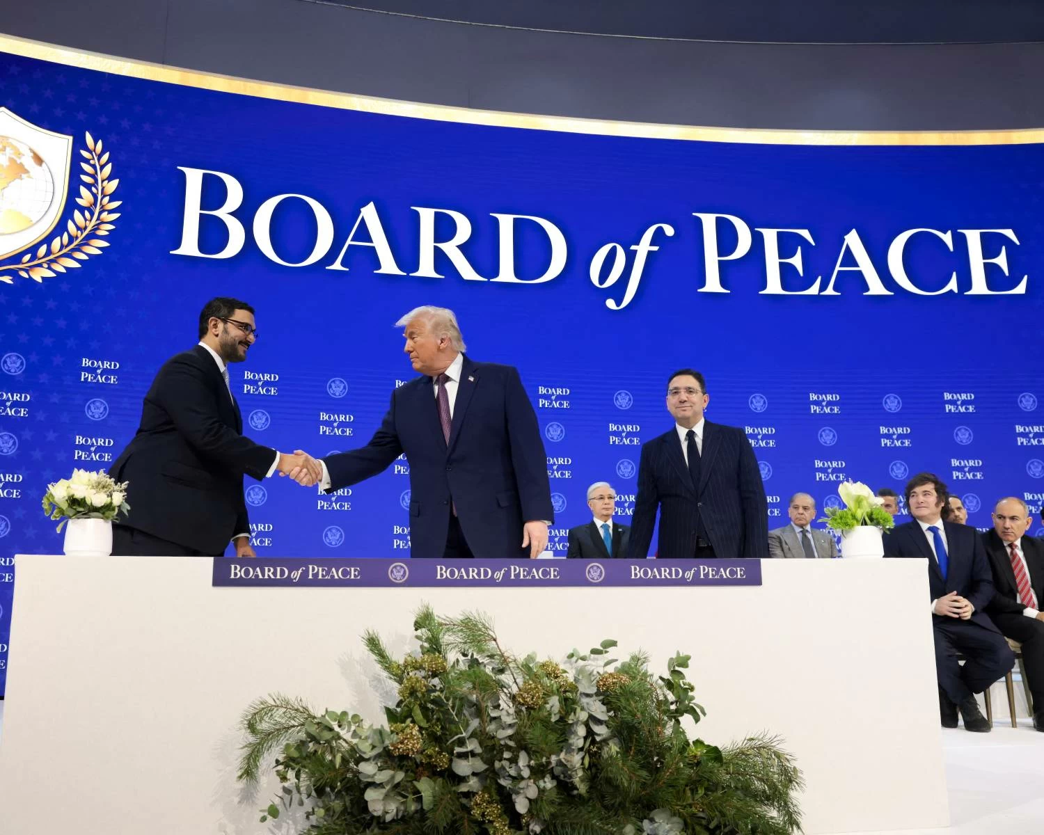 عيسى بن سلمان يوقع على ميثاق مجلس السلام إيذاناً بتفعيله كمنظمة دولية