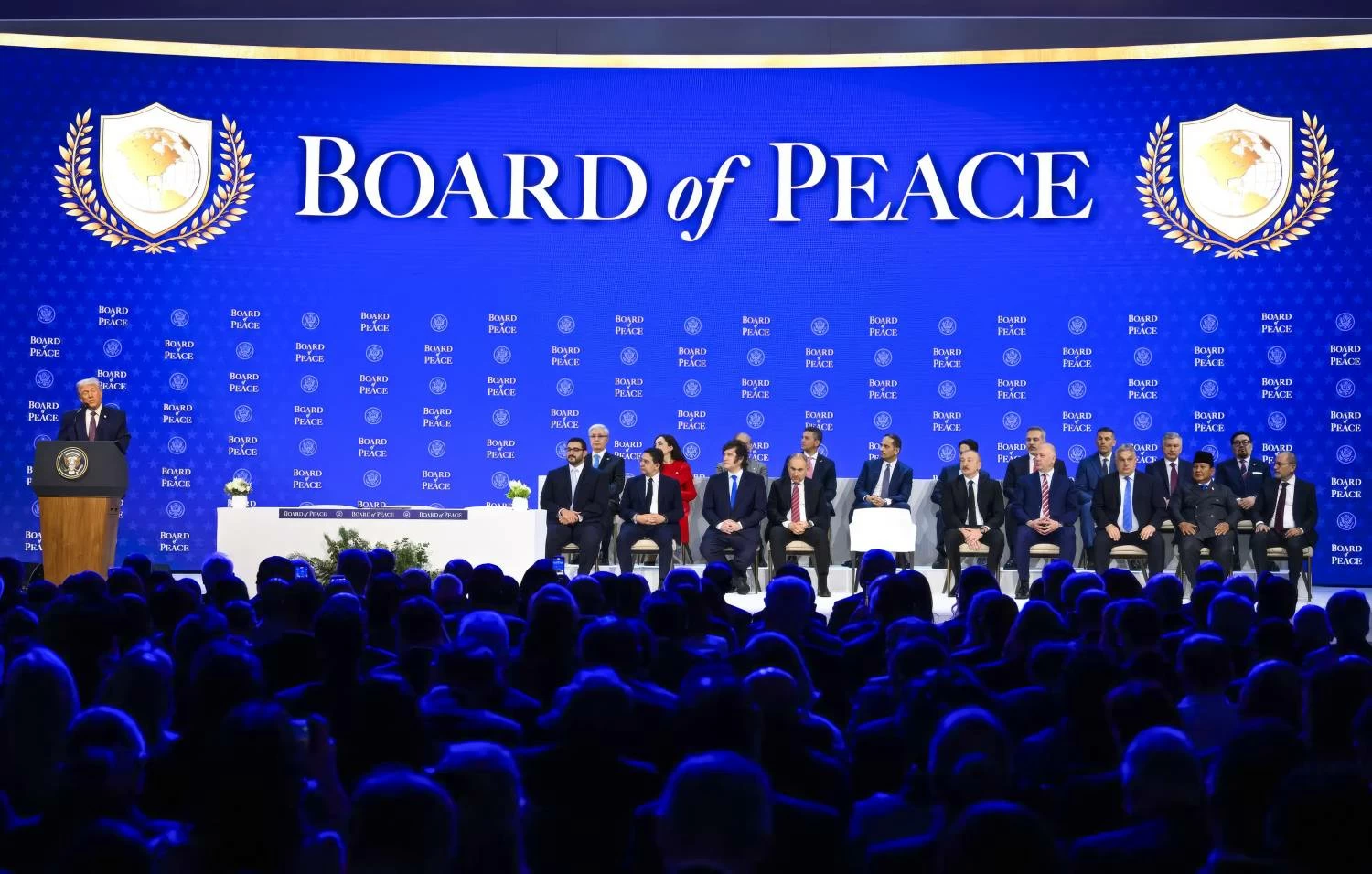 عيسى بن سلمان يوقع على ميثاق مجلس السلام إيذاناً بتفعيله كمنظمة دولية