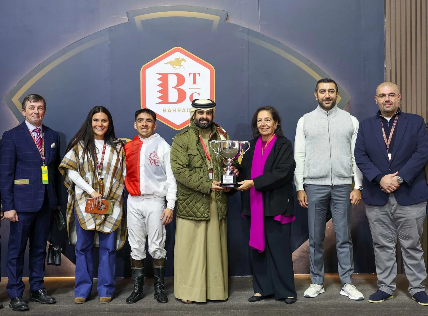 فيصل بن راشد يشهد السباق الـ15 للخيل بنادي راشد للفروسية