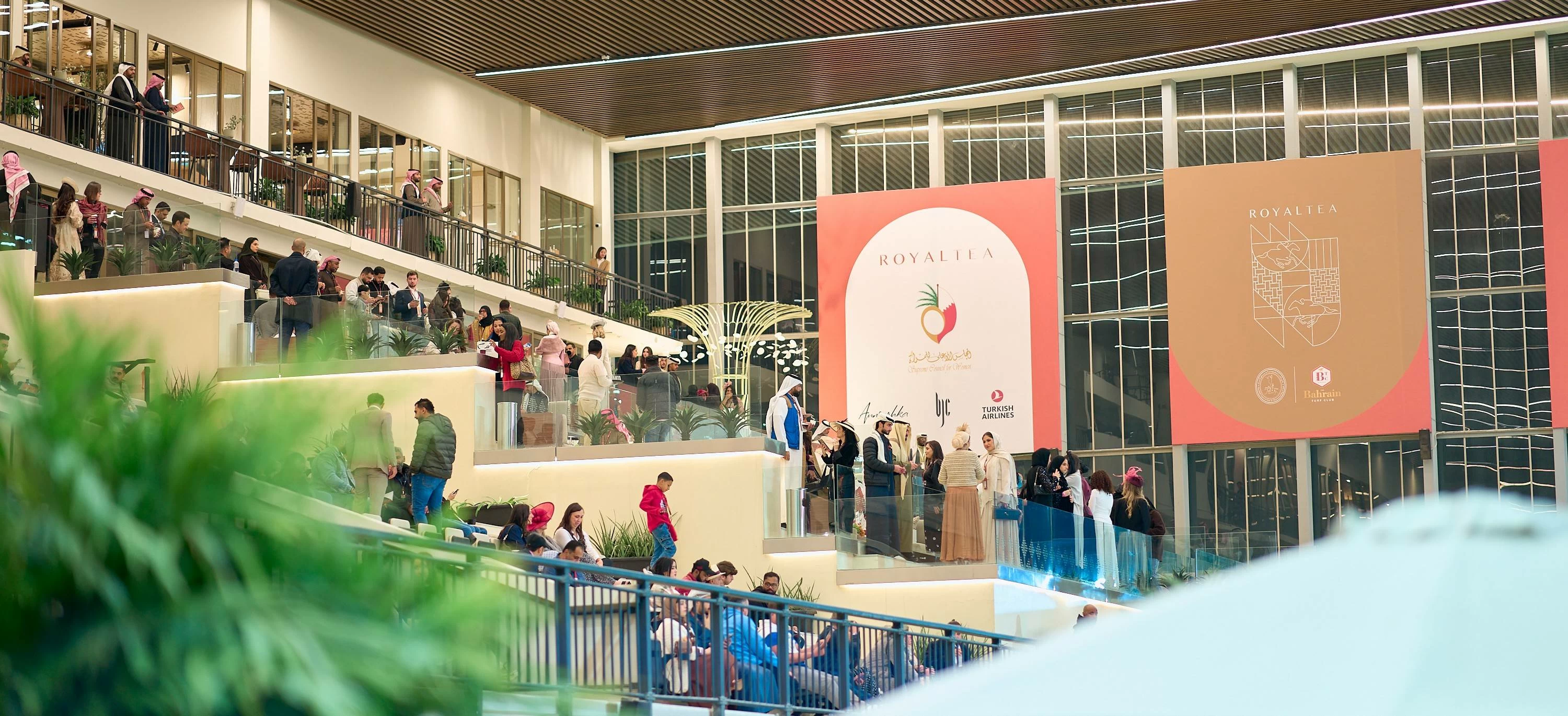 فيصل بن راشد يشهد السباق الـ15 للخيل بنادي راشد للفروسية