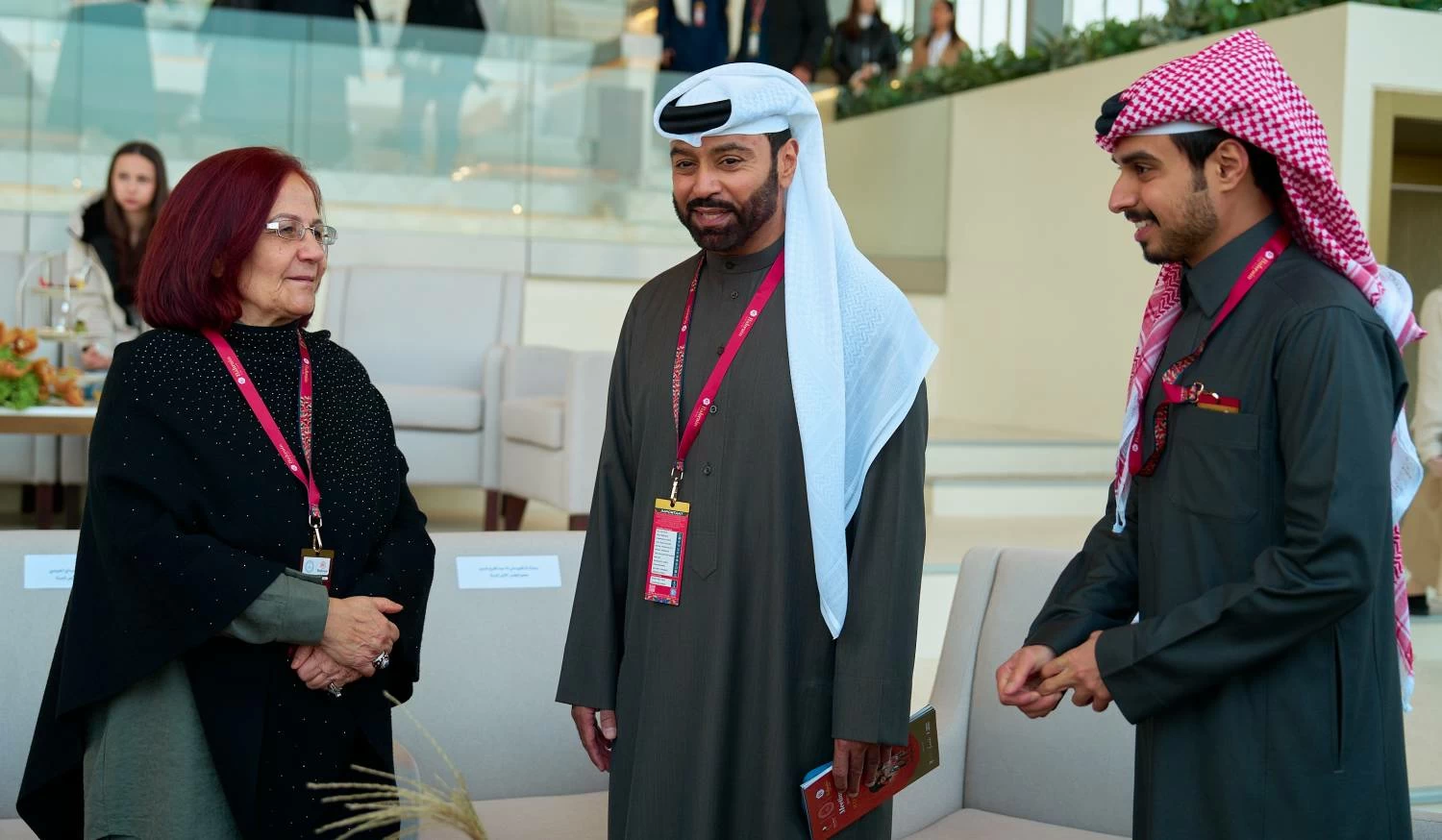 فيصل بن راشد يشهد السباق الـ15 للخيل بنادي راشد للفروسية