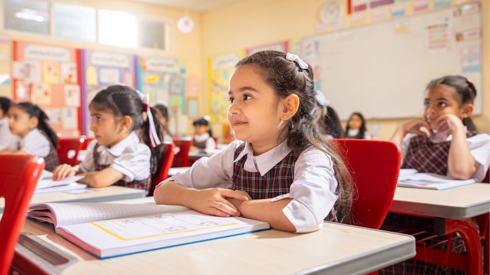 التعليم في البحرين ركيزة دستورية للتنمية وبناء الإنسان 