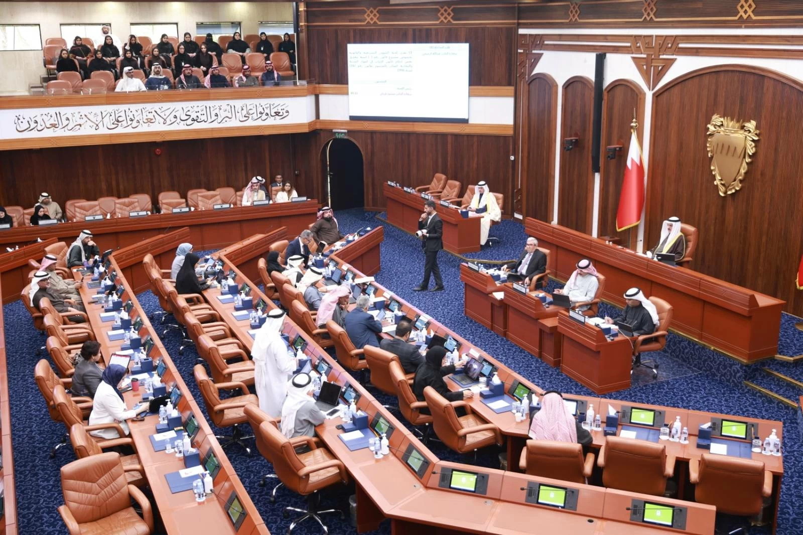 اقتراح يسمح للزوجة أو الجدين بإنجاز معاملات القاصرين 