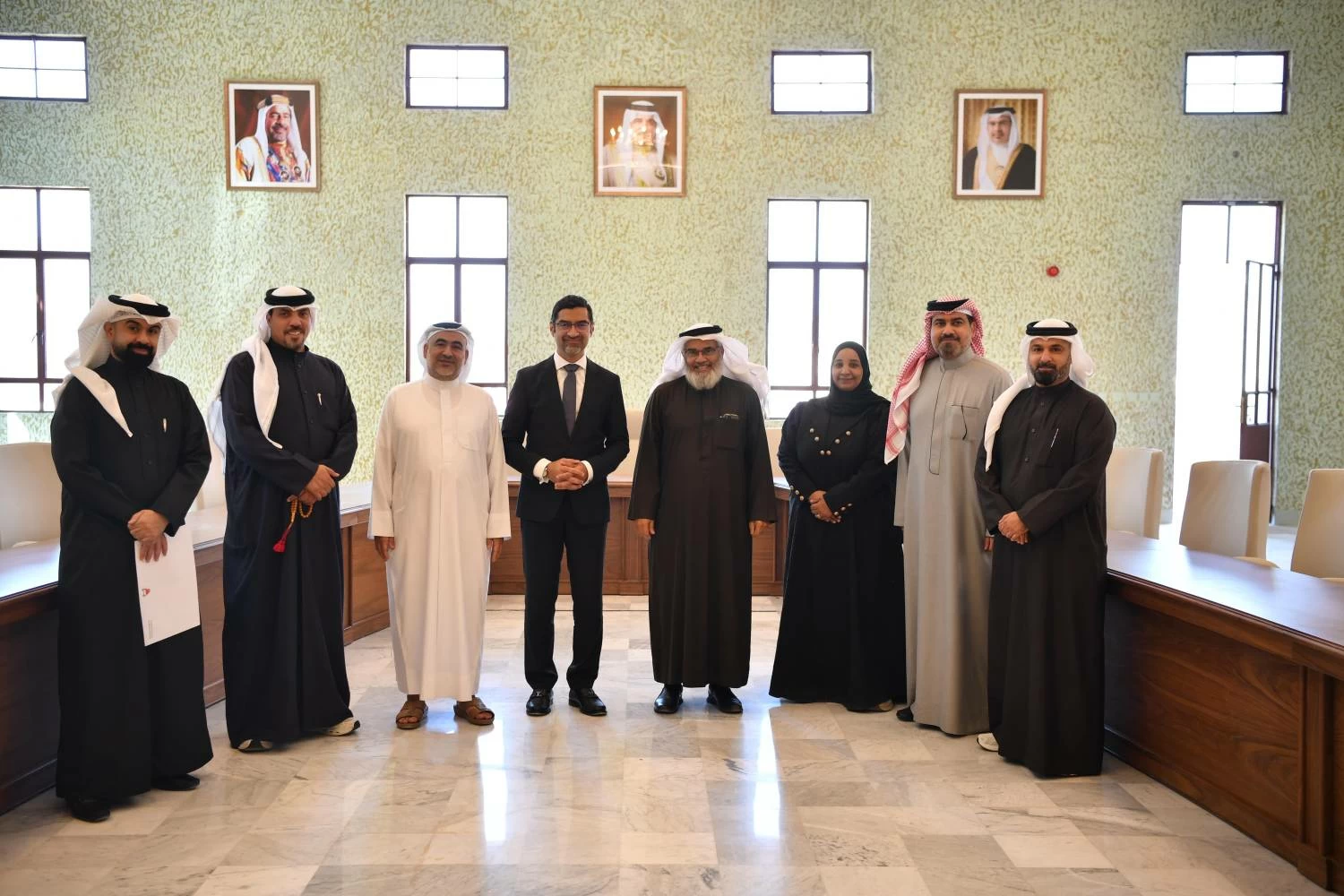 وزير شؤون البلديات والزراعة يبحث مع مجلس بلدي المحرق المشاريع الخدمية