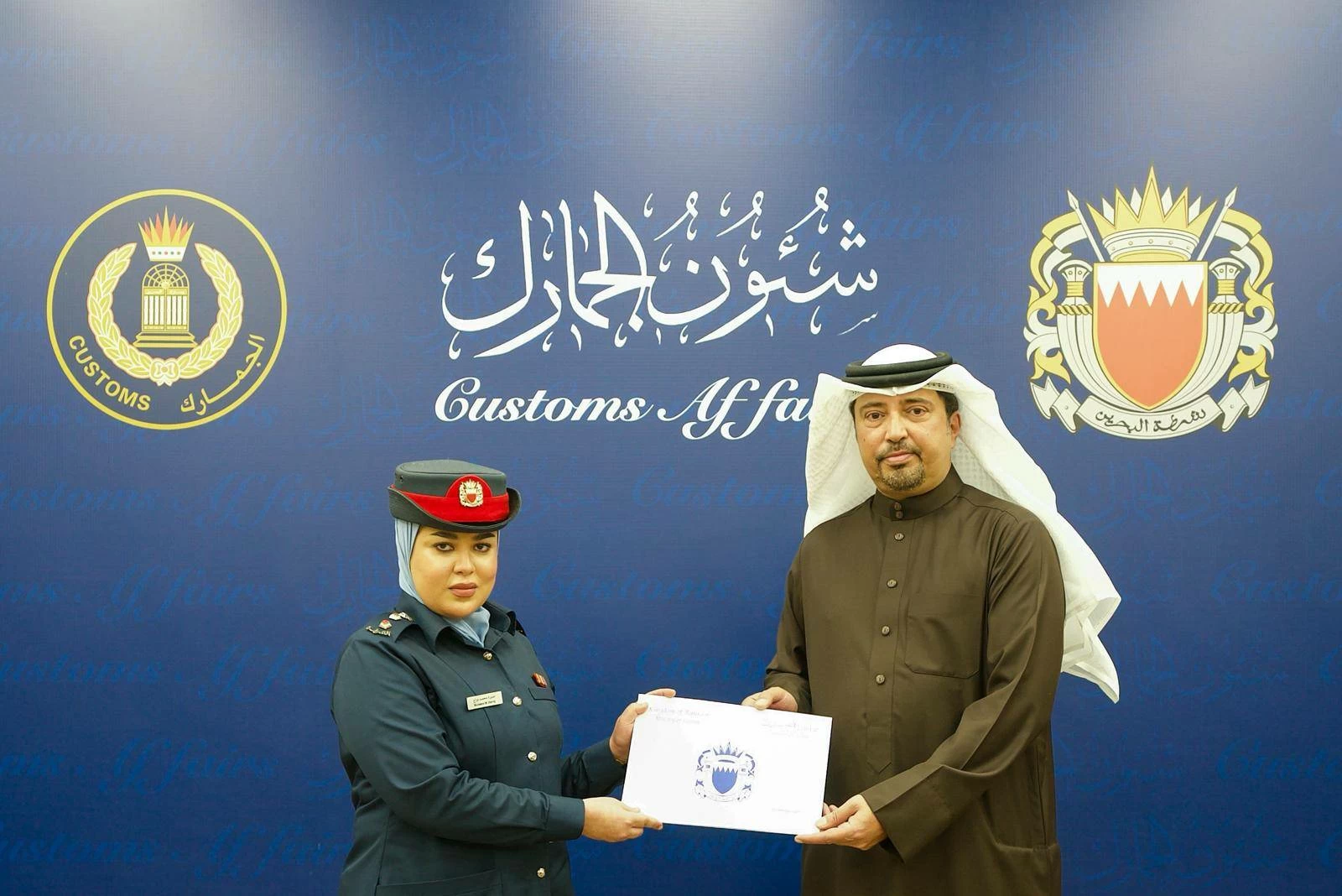 رئيس الجمارك يكرم الموظفين المتميزين والموظفين المشاركين في المسابقة الجمركية "فكرة"