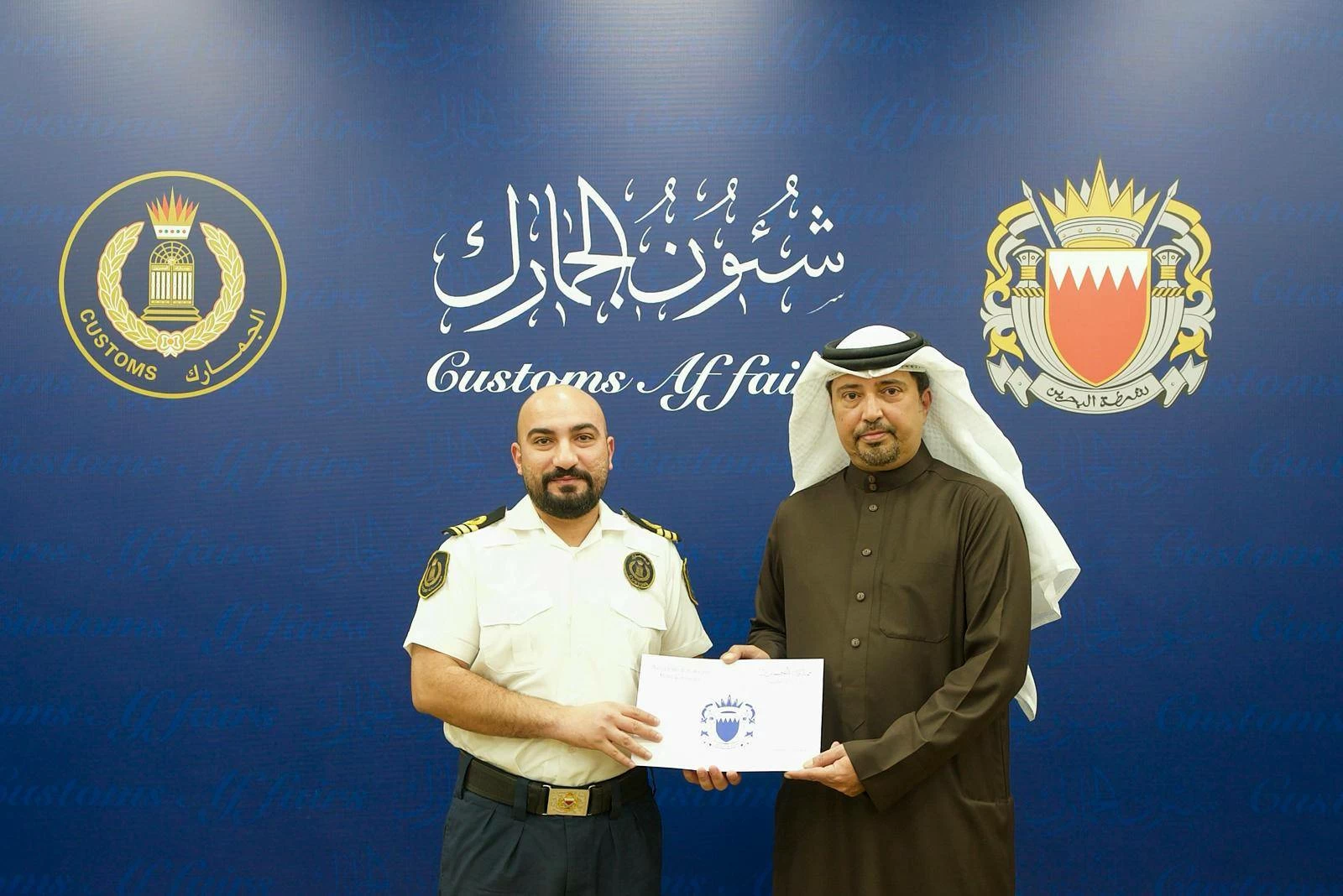 رئيس الجمارك يكرم الموظفين المتميزين والموظفين المشاركين في المسابقة الجمركية "فكرة"