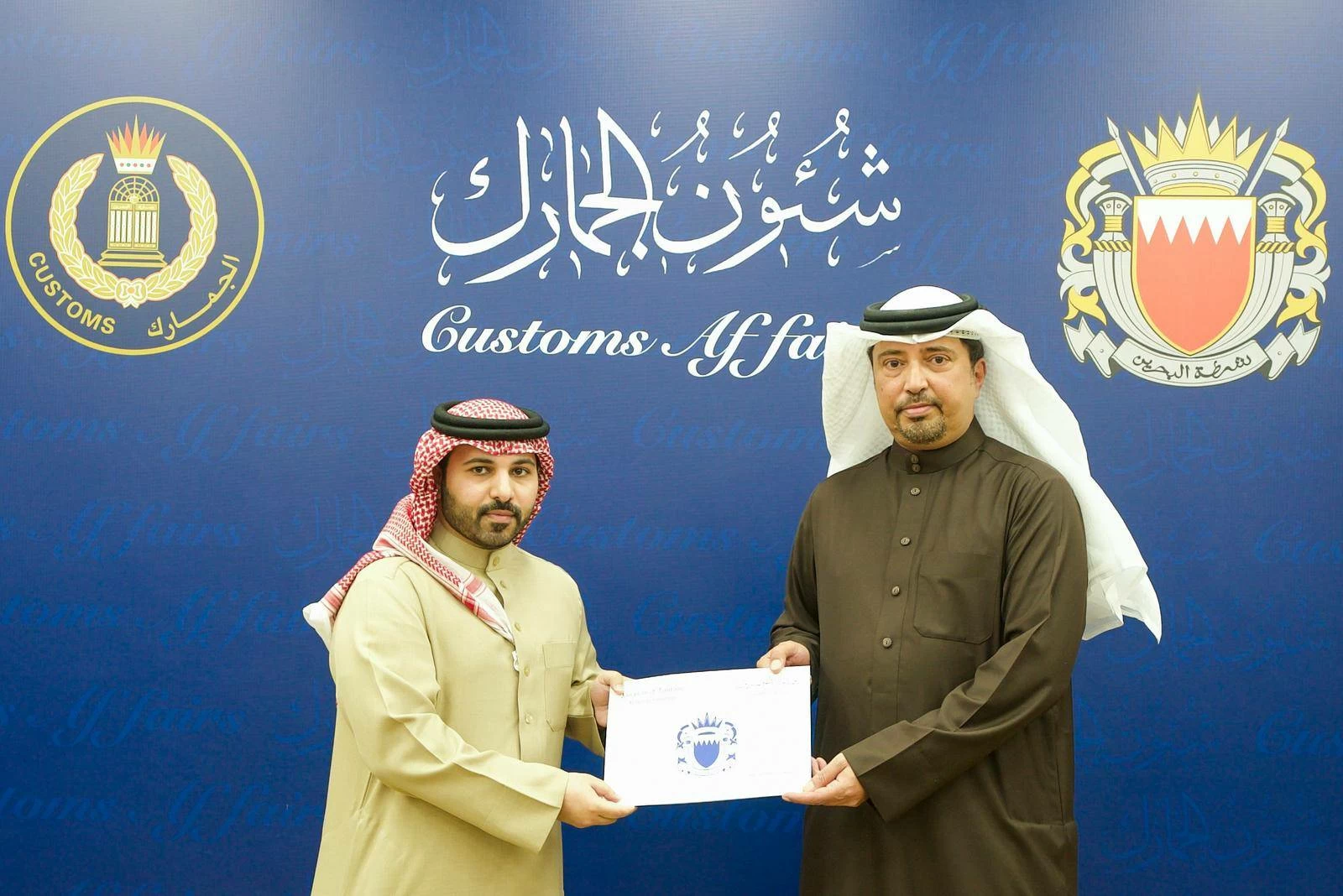 رئيس الجمارك يكرم الموظفين المتميزين والموظفين المشاركين في المسابقة الجمركية "فكرة"