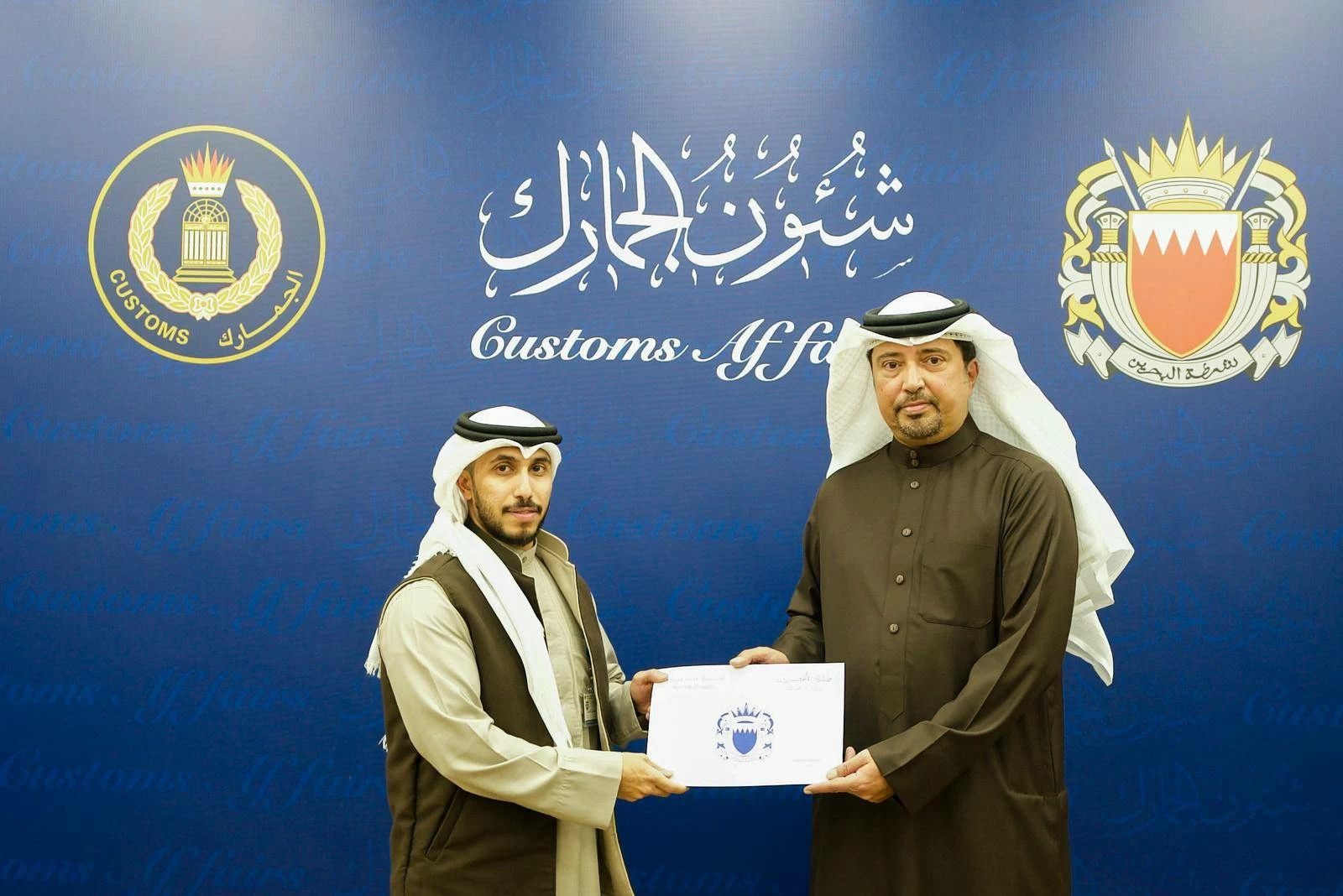 رئيس الجمارك يكرم الموظفين المتميزين والموظفين المشاركين في المسابقة الجمركية "فكرة"