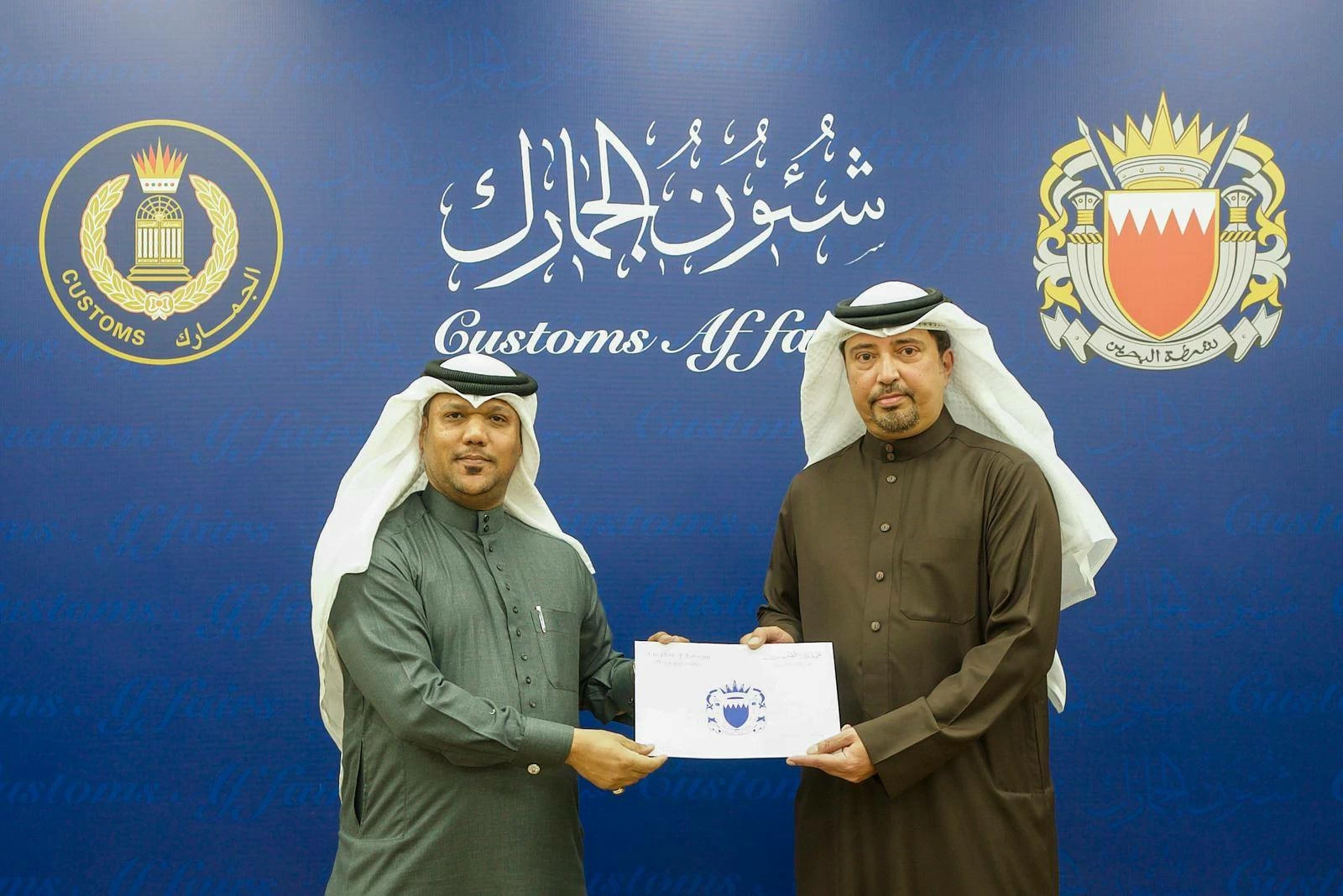 رئيس الجمارك يكرم الموظفين المتميزين والموظفين المشاركين في المسابقة الجمركية "فكرة"