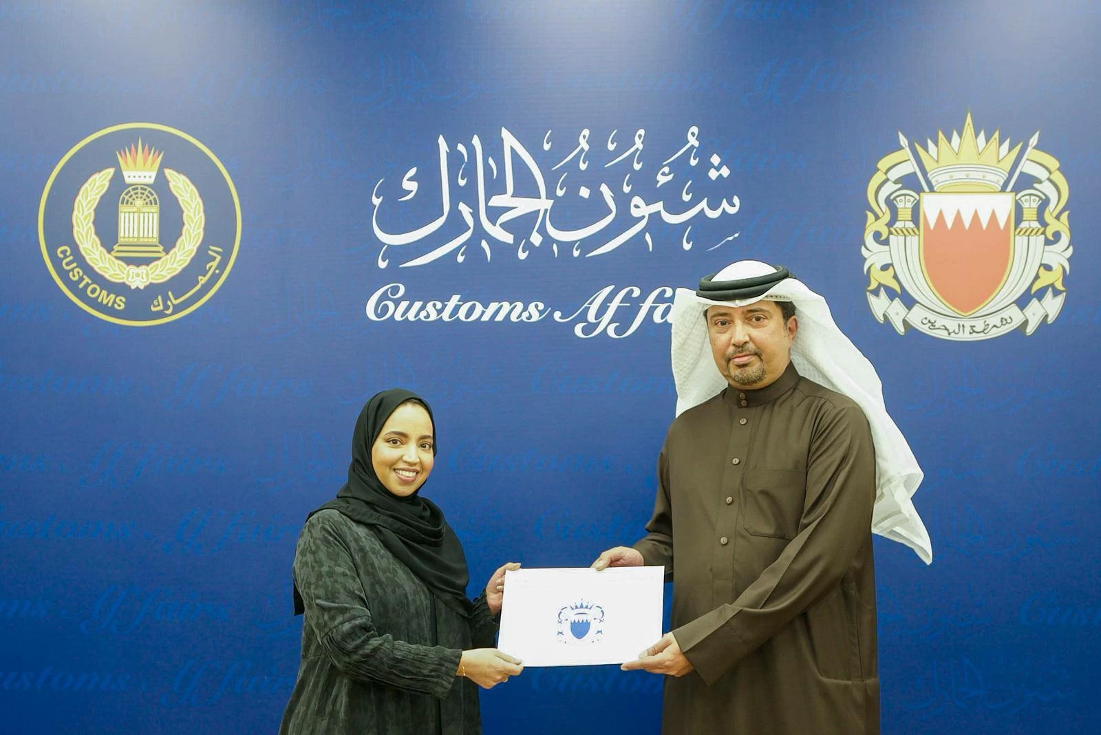 رئيس الجمارك يكرم الموظفين المتميزين والموظفين المشاركين في المسابقة الجمركية "فكرة"