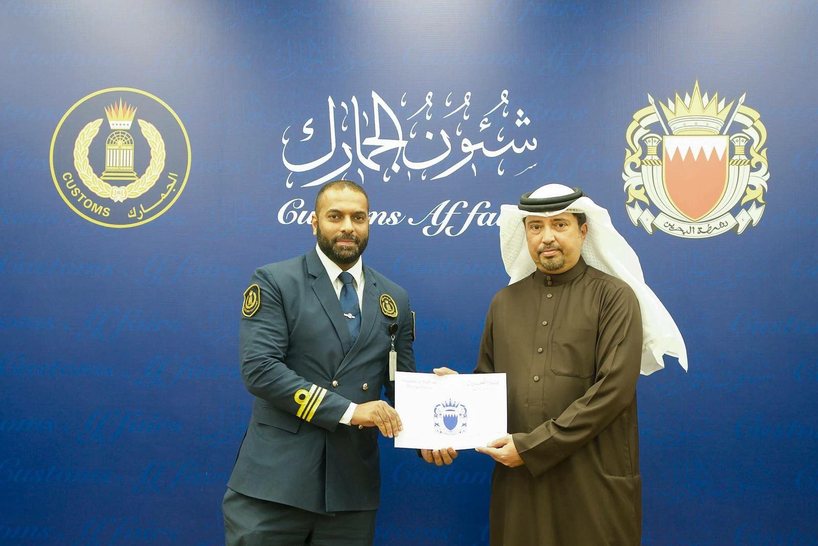 رئيس الجمارك يكرم الموظفين المتميزين والموظفين المشاركين في المسابقة الجمركية "فكرة"