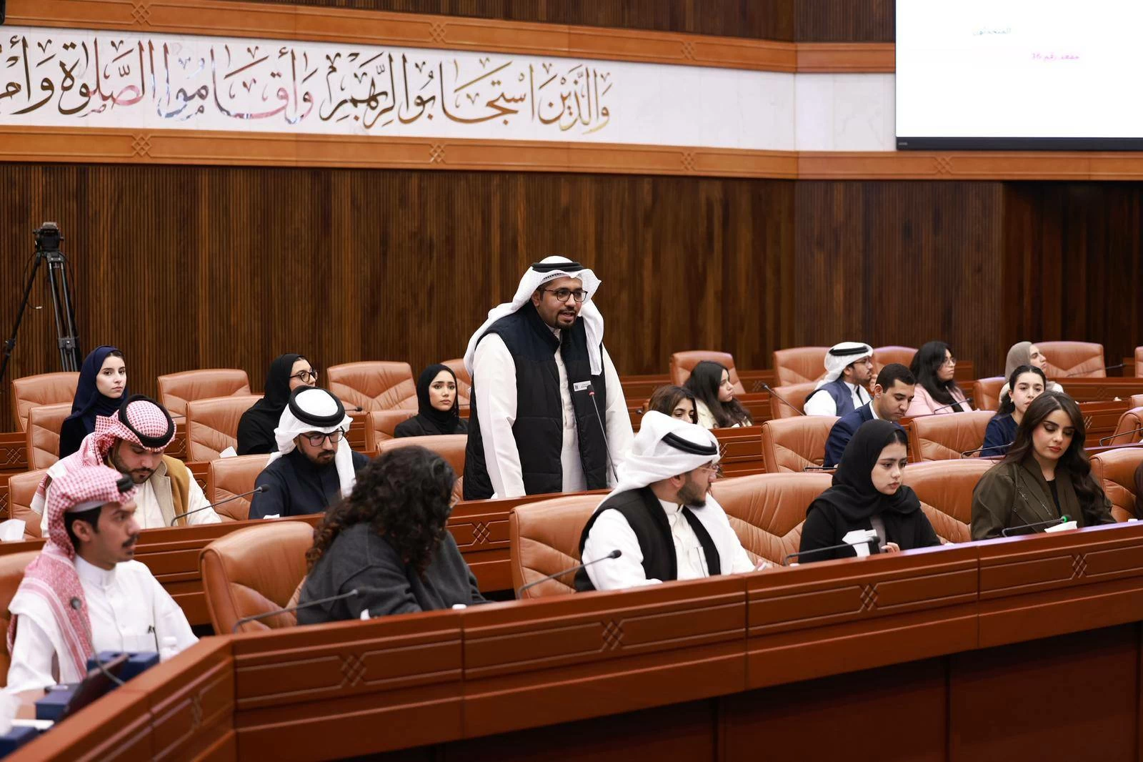 د. الفاضل: الشباب البحريني أصبح شريكًا مؤثرًا في التنمية الوطنية والتطوير الحضاري والديمقراطي