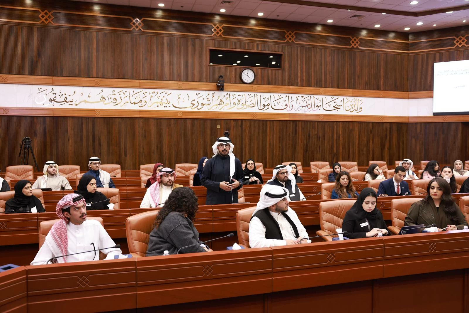 د. الفاضل: الشباب البحريني أصبح شريكًا مؤثرًا في التنمية الوطنية والتطوير الحضاري والديمقراطي