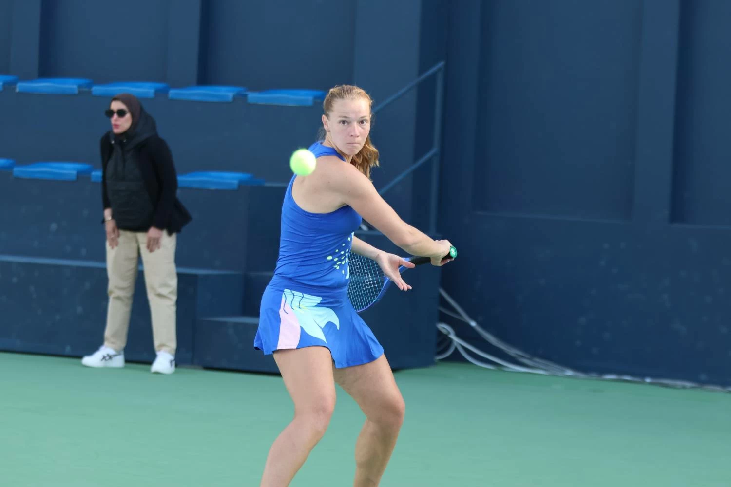 اكتمال نصف النهائي بطولة المنامة المفتوحة الأولى للتنس للسيدات 