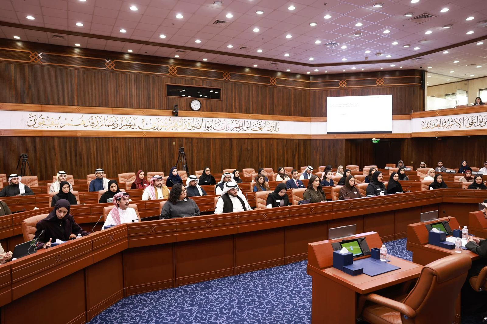 د. الفاضل: الشباب البحريني أصبح شريكًا مؤثرًا في التنمية الوطنية والتطوير الحضاري والديمقراطي