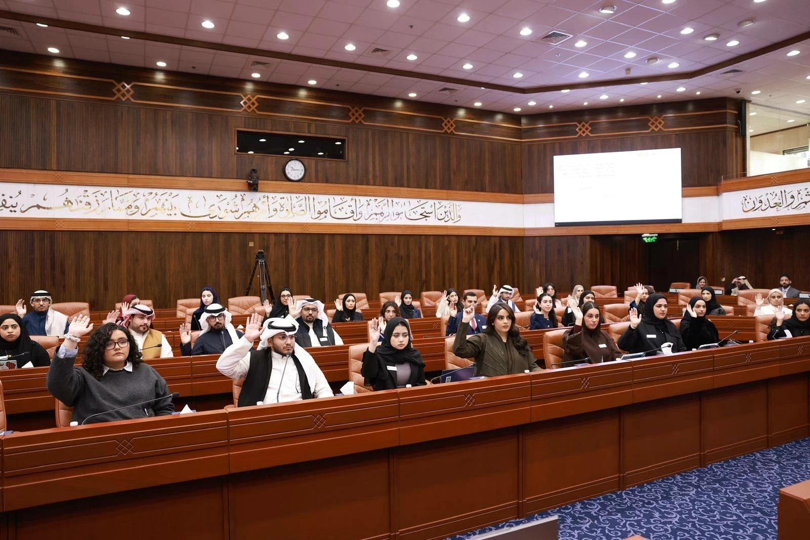 د. الفاضل: الشباب البحريني أصبح شريكًا مؤثرًا في التنمية الوطنية والتطوير الحضاري والديمقراطي