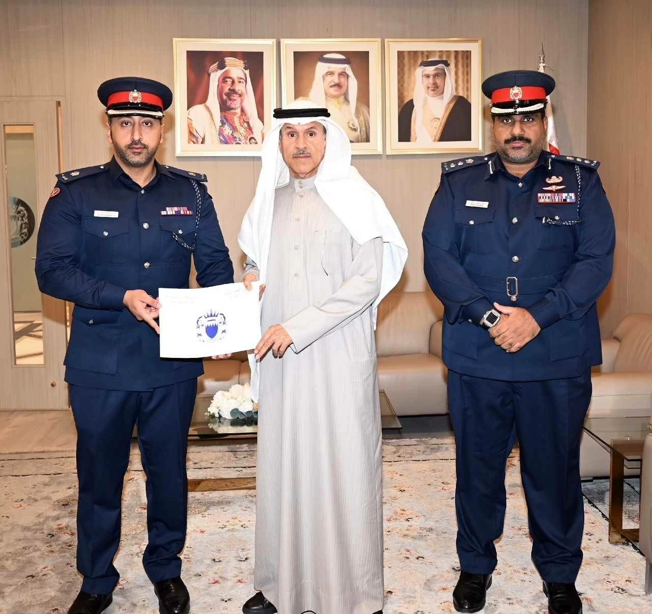 وكيل &laquo;الجنسية والجوازات&raquo;  يكرّم موظفين لتميزهم في أدائهم في دعم منظومة العمل