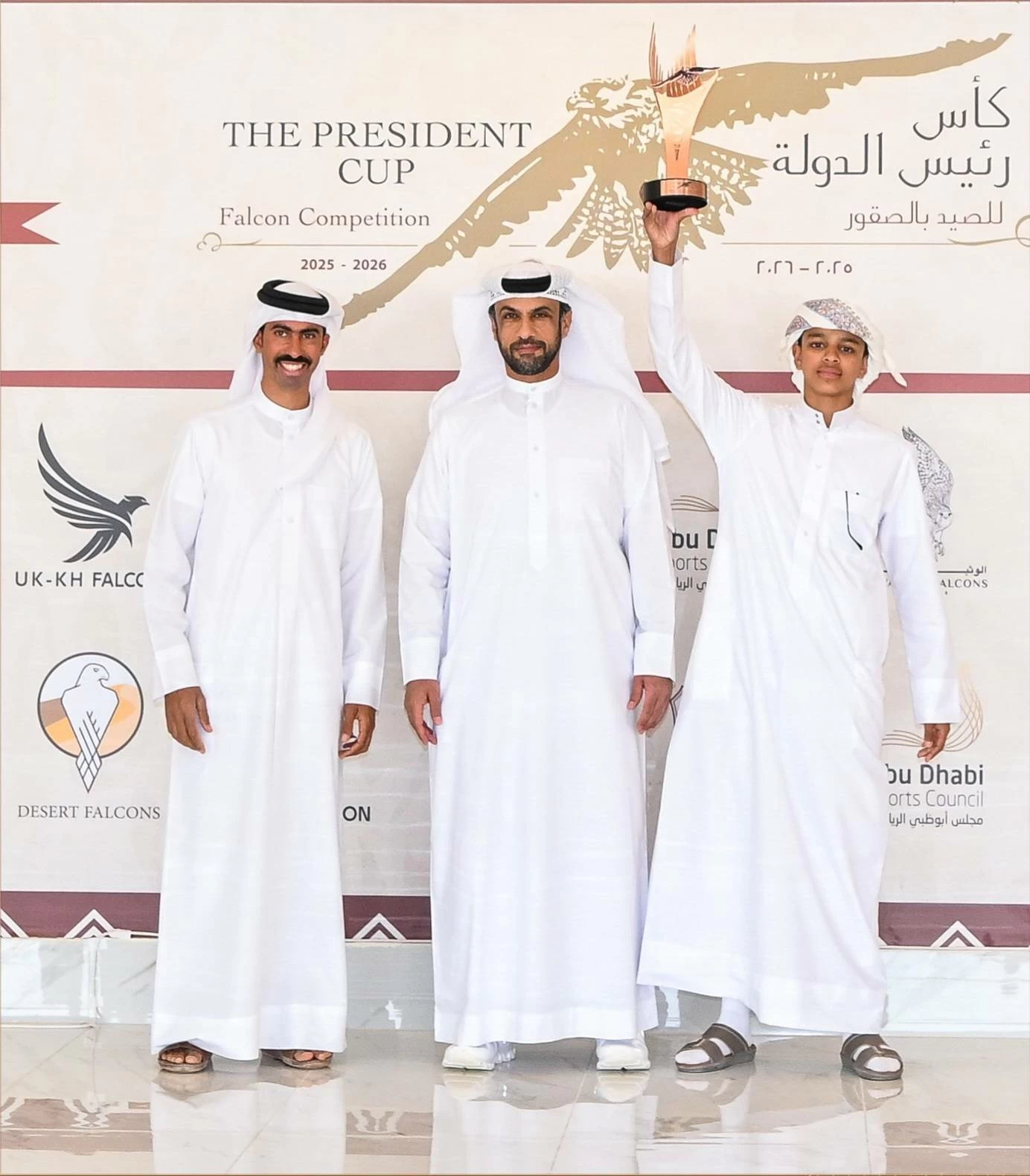 إنجازات بحرينية مميزة في كأس رئيس الدولة الإماراتي للصقور 