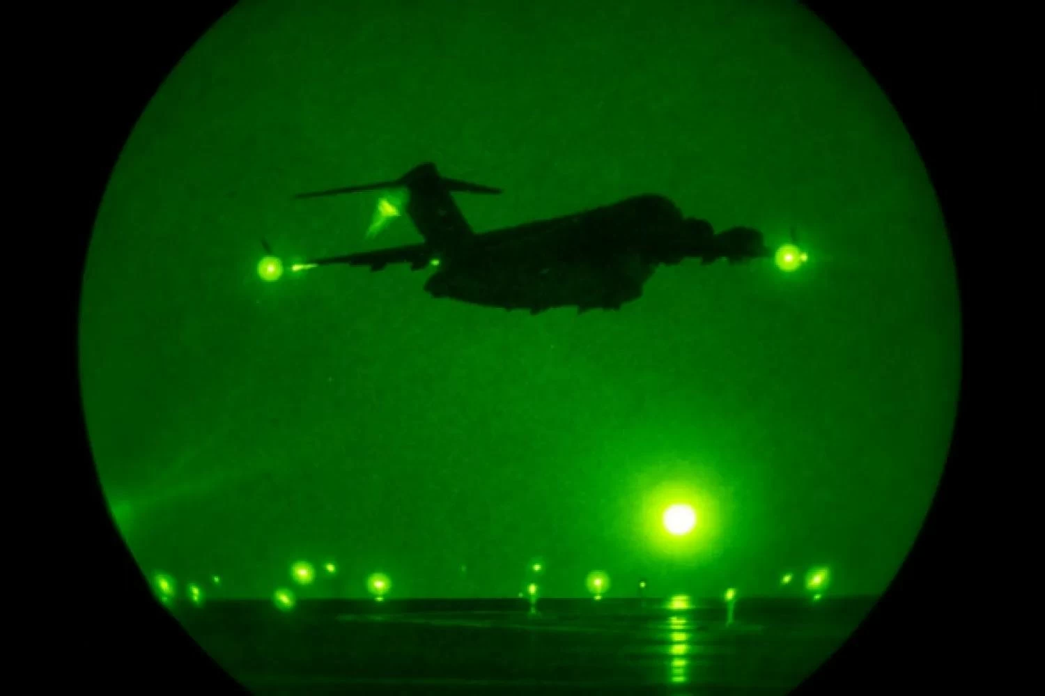 تقرير: العراق يباشر تسلّم دفعة جديدة من معتقلي تنظيم &laquo;داعش&raquo; من سوريا