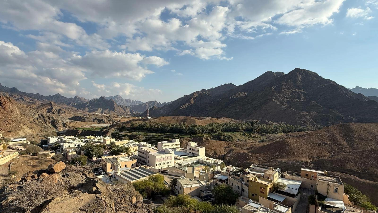 شمال الباطنة... جوهرة عمانية شاهدة على عناق الجبل وزرقة البحر