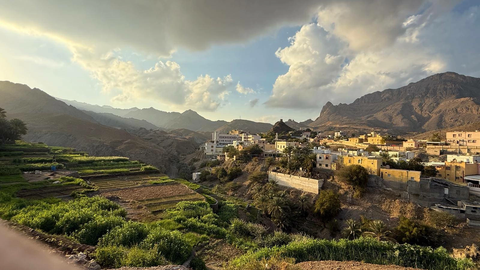 شمال الباطنة... جوهرة عمانية شاهدة على عناق الجبل وزرقة البحر