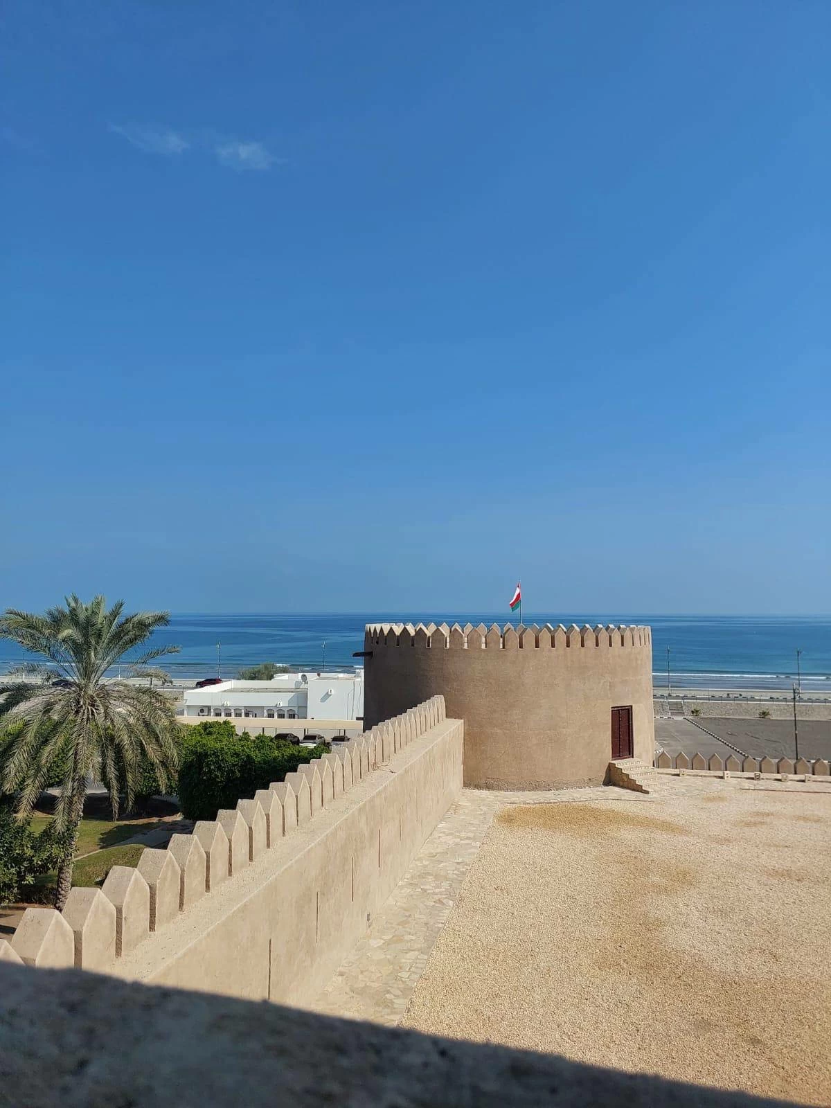 شمال الباطنة... جوهرة عمانية شاهدة على عناق الجبل وزرقة البحر