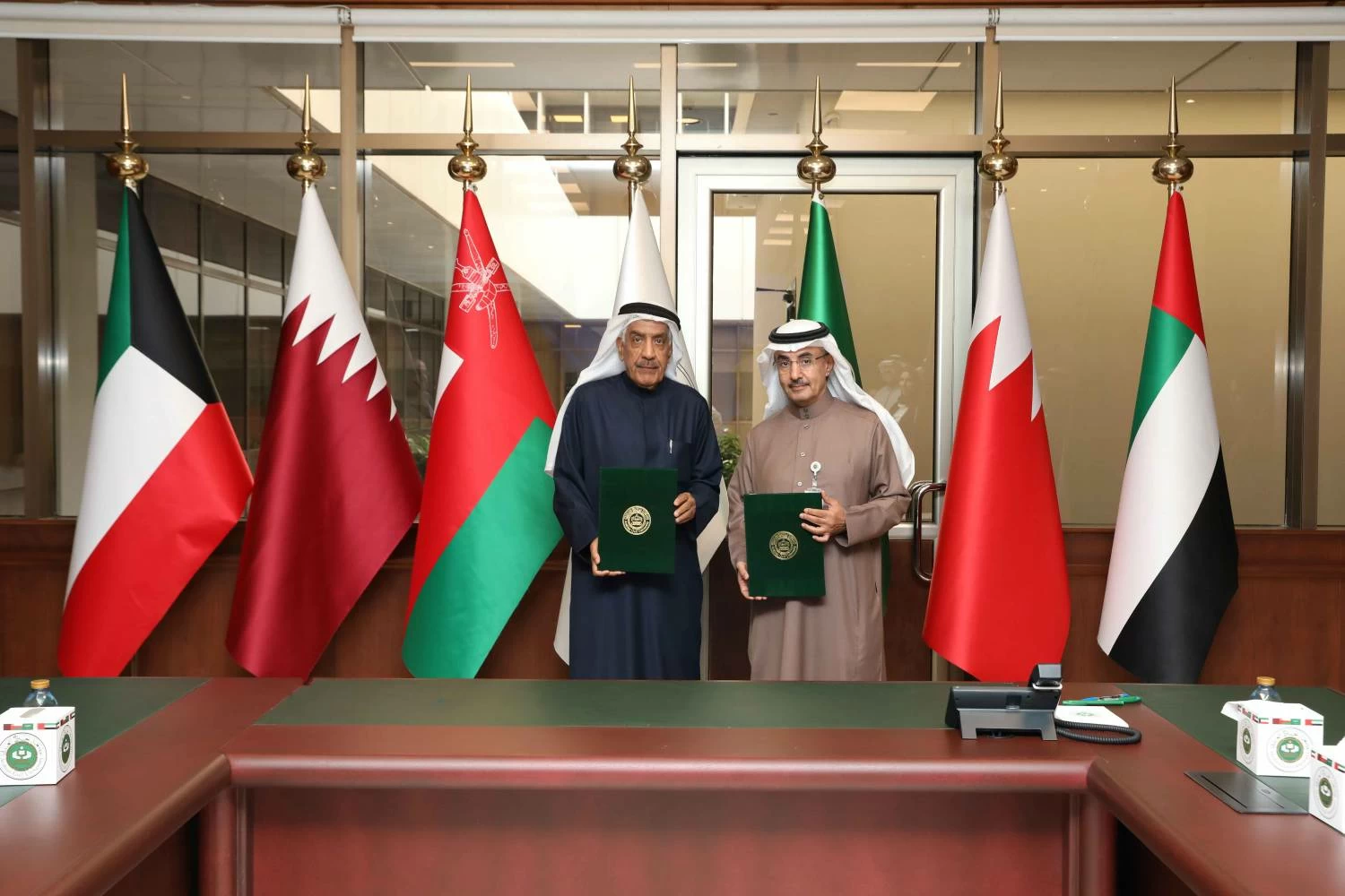 quot;الخليج العربيquot; ونادي الخريجين يوقّعان مذكرة تفاهم لتعزيز التعاون الأكاديمي والمهني 