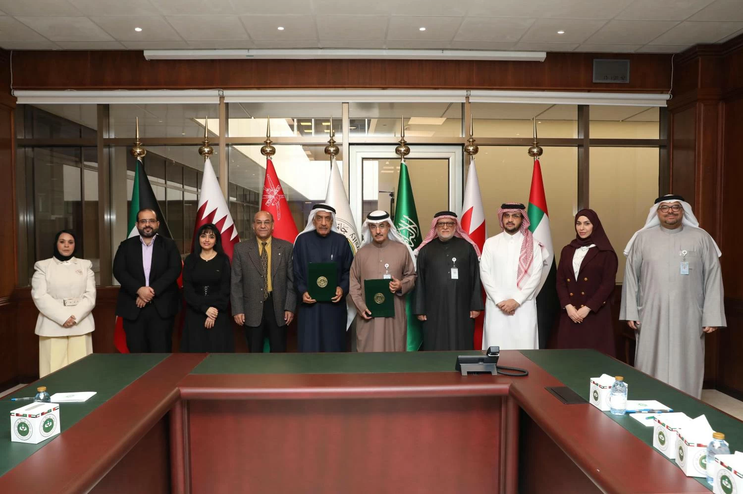 "الخليج العربي" ونادي الخريجين يوقّعان مذكرة تفاهم لتعزيز التعاون الأكاديمي والمهني