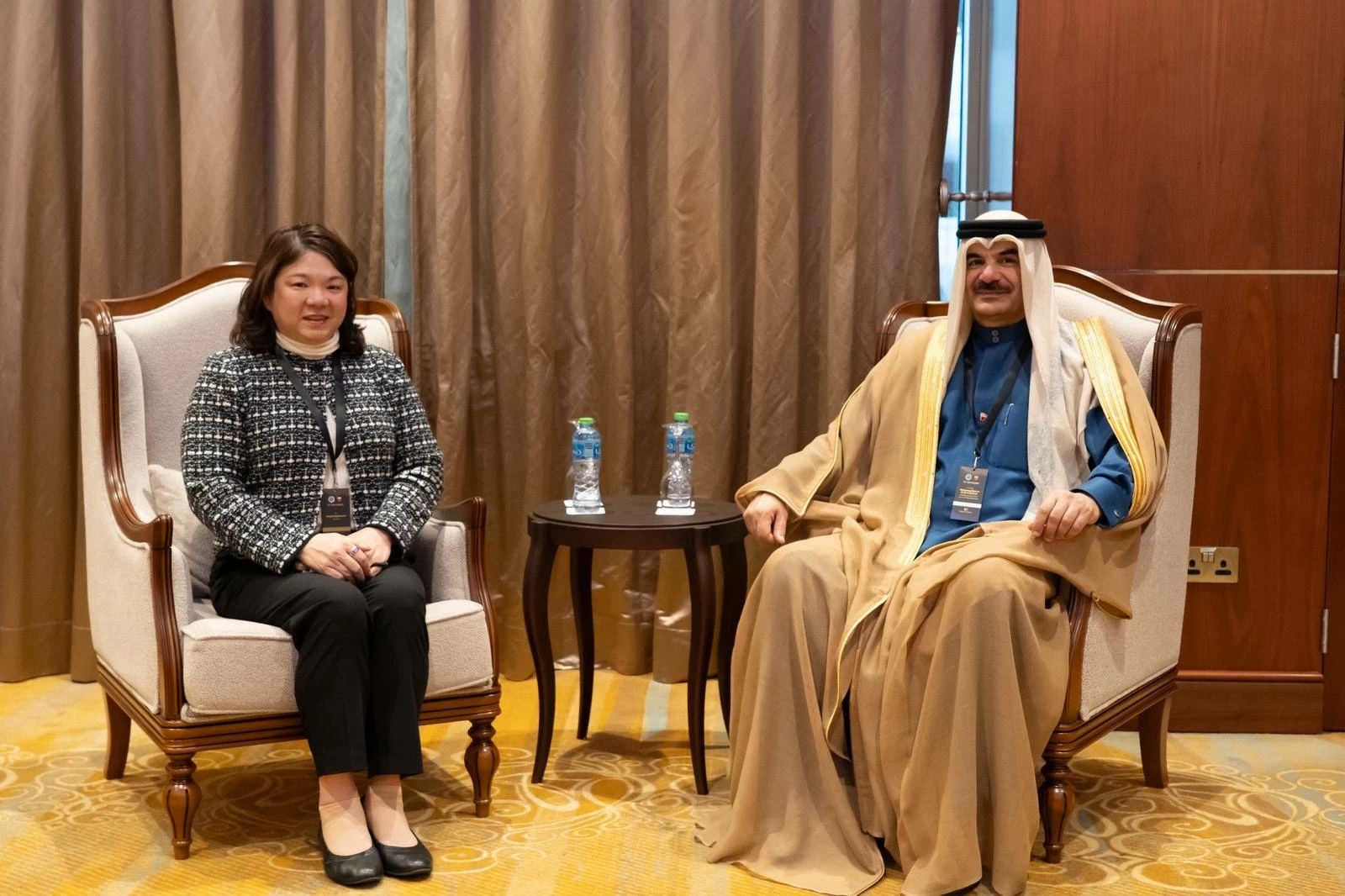 أمين عام النواب يلتقي بنائبة الأمين العام لمجلس النواب التايلندي 