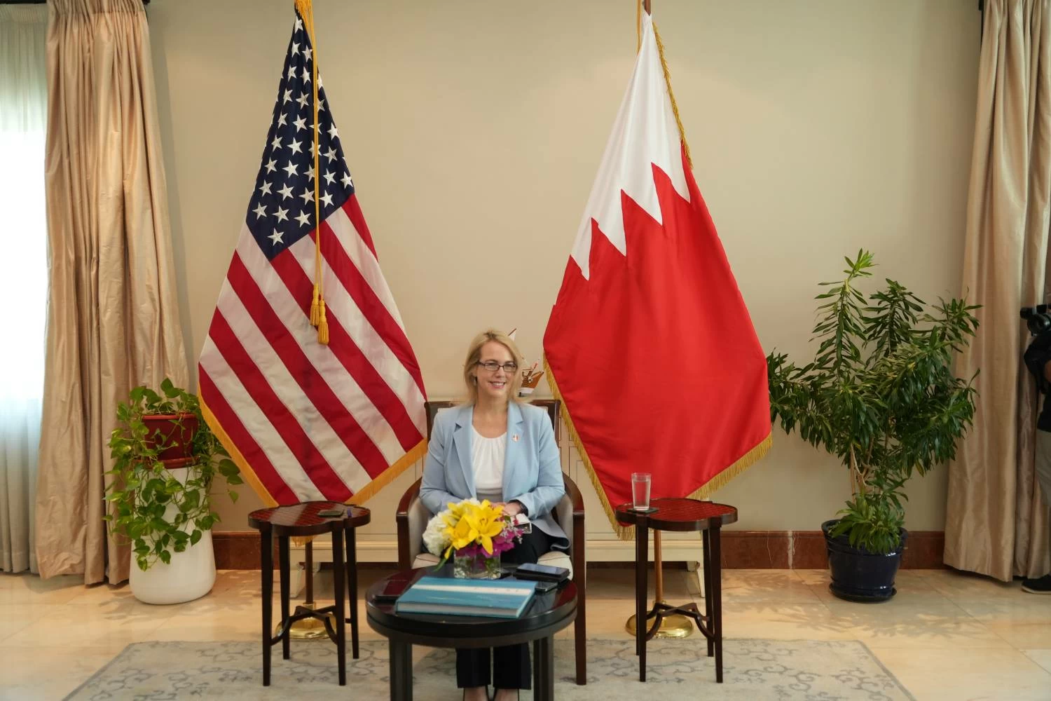 سفيرة واشنطن: الولايات المتحدة تتطلع لنصائح القيادة الحكيمة في البحرين بشأن تنفيذ خطة السلام