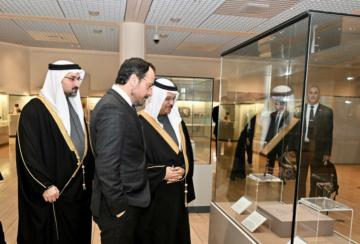 رئيس جمهورية قبرص يقوم بزيارة متحف البحرين الوطني