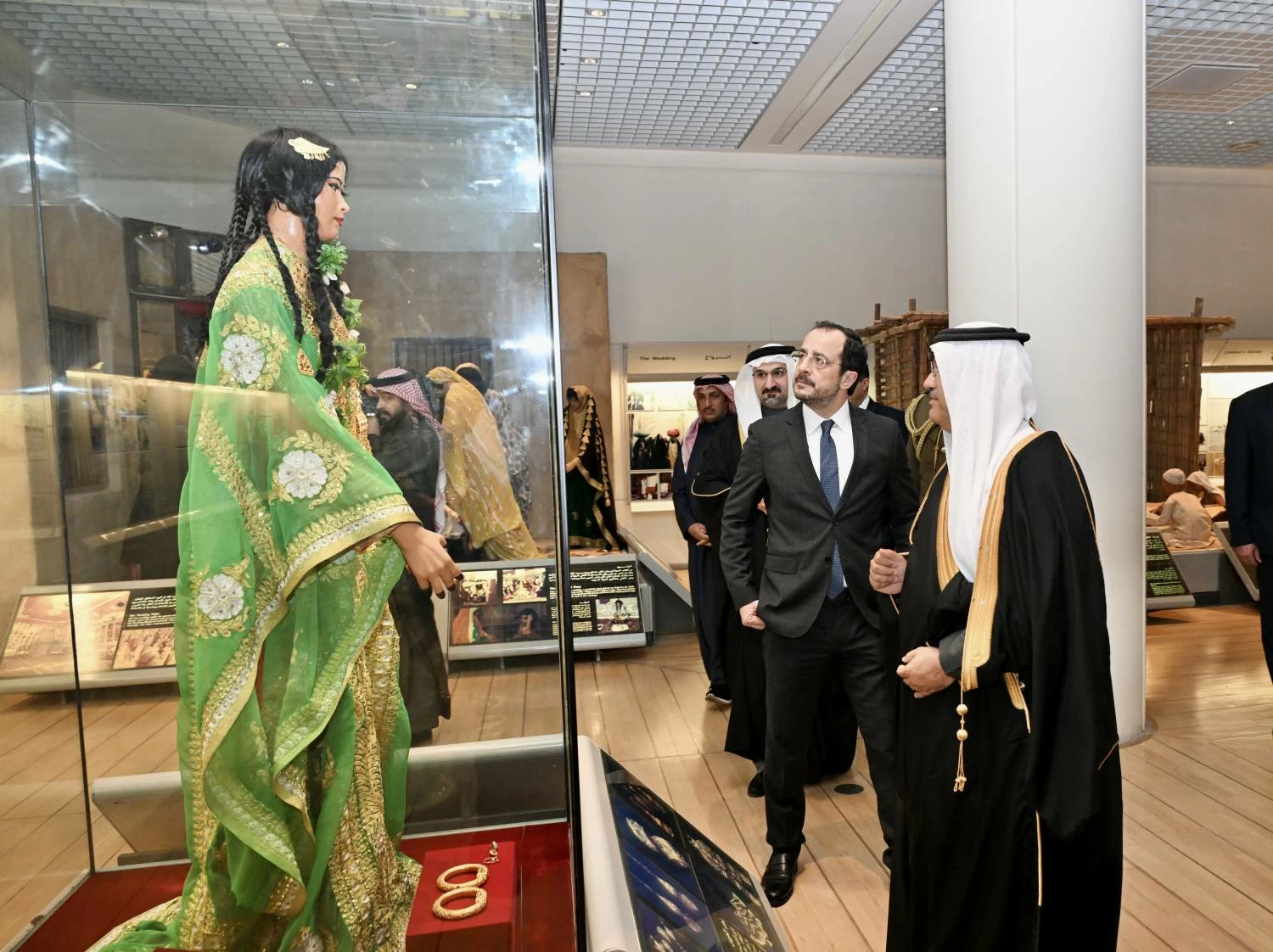 رئيس جمهورية قبرص يقوم بزيارة متحف البحرين الوطني