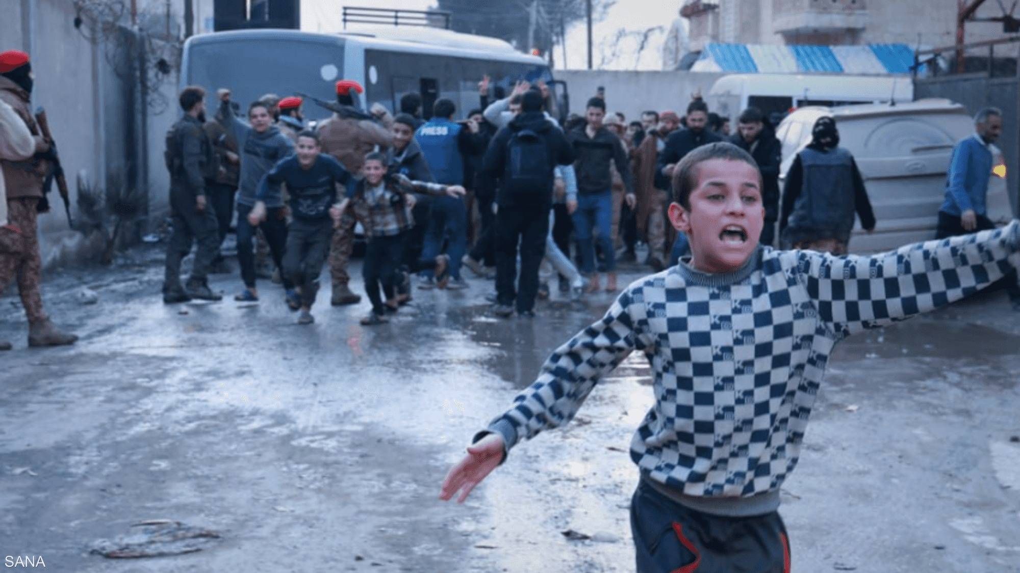 الحكومة السورية تفرج عن 126 قاصراً من سجن كانت تديره «قسد» 