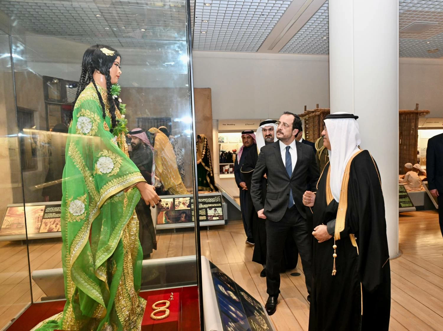رئيس جمهورية قبرص يقوم بزيارة متحف البحرين الوطني