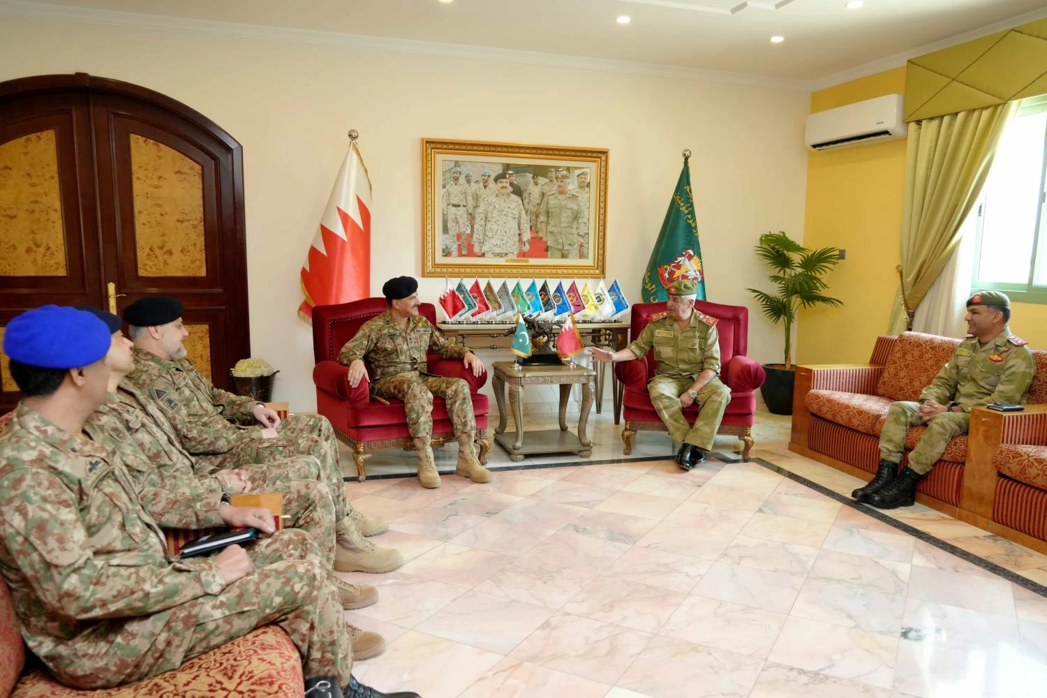 رئيس الحرس الوطني يستقبل مدير عام منظمة أعمال الحدود الباكستانية 