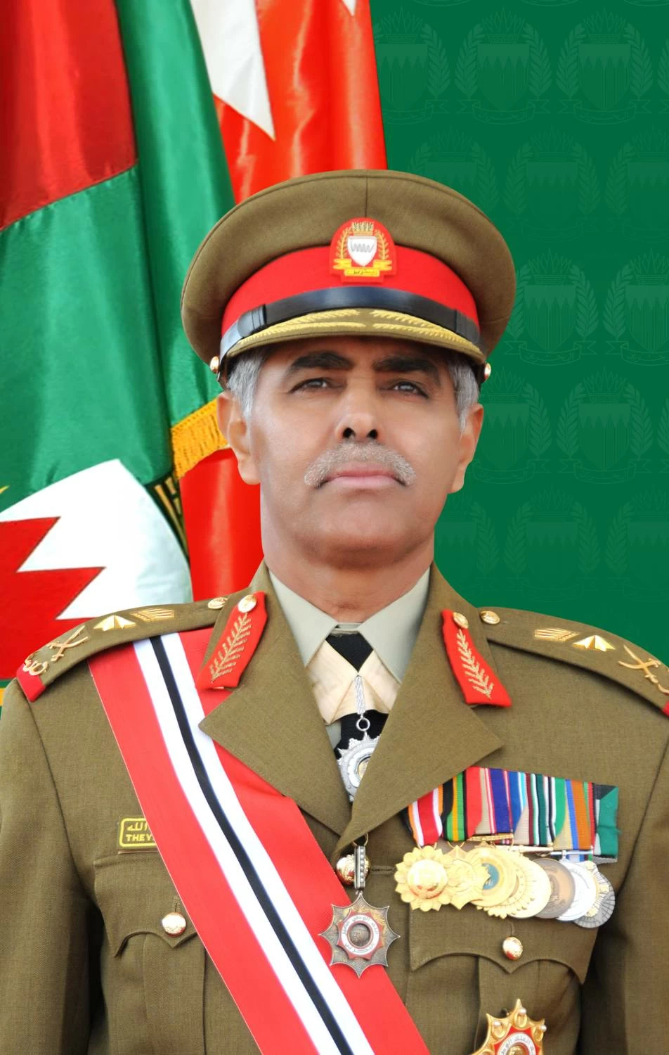 رئيس هيئة الأركان يترأس اجتماع مجلس كلية عيسى العسكرية الملكية 