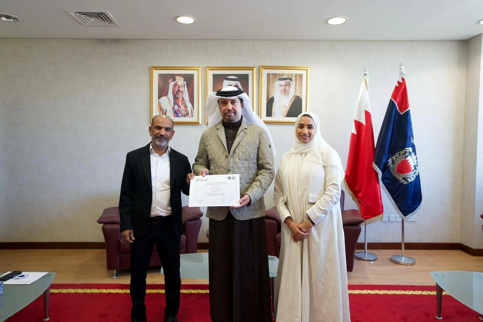 رئيس الجمارك يمنح عدداً من الشركات شهادة المشغل الاقتصادي المعتمد الخليجي