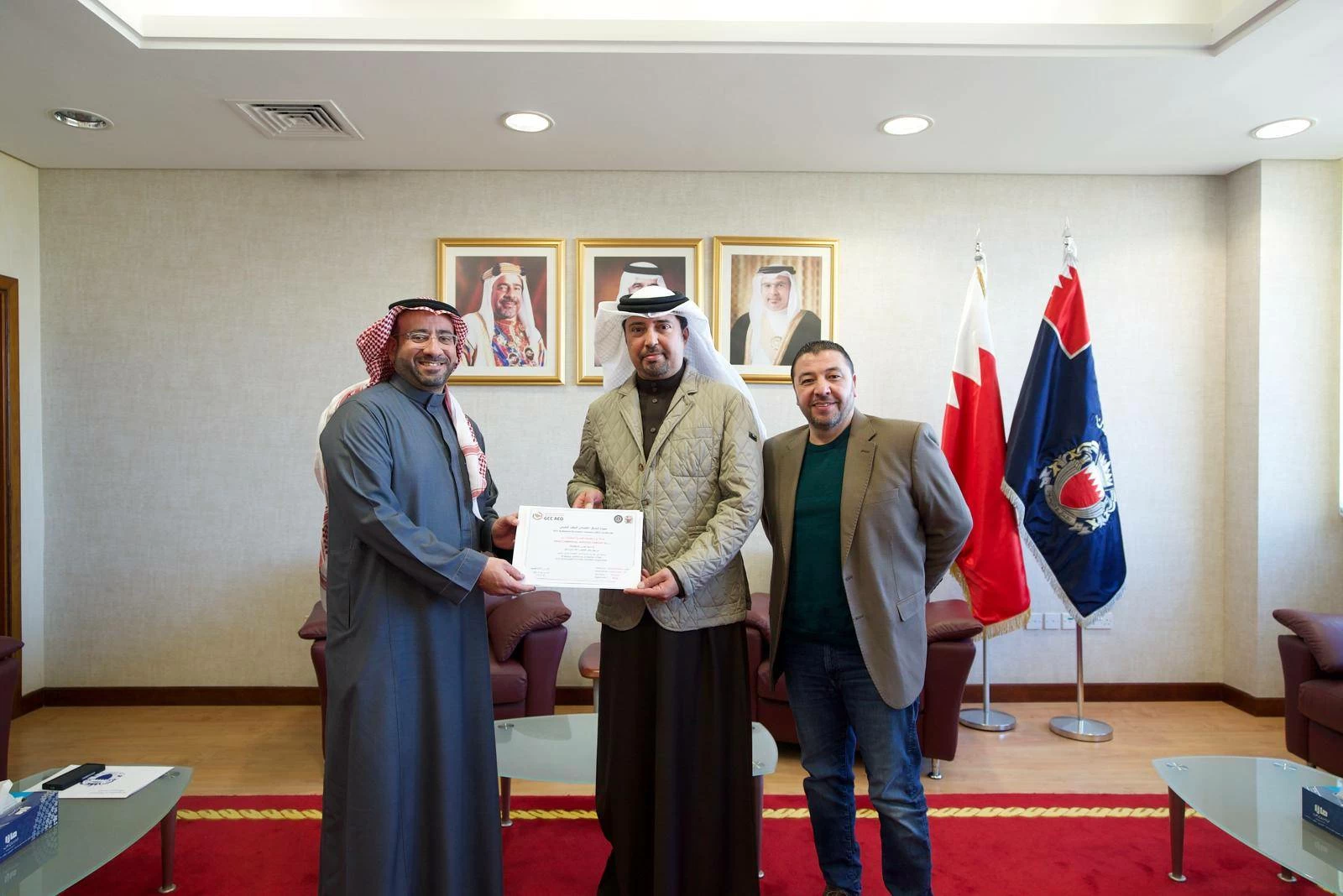 رئيس الجمارك يمنح عدداً من الشركات شهادة المشغل الاقتصادي المعتمد الخليجي