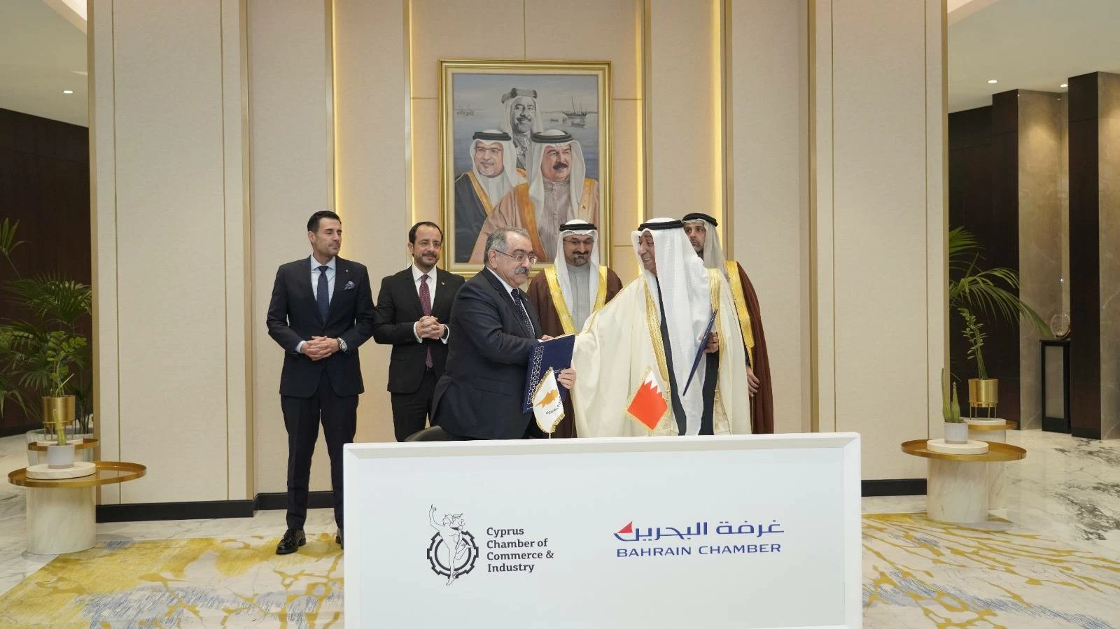 الرئيس القبرصي يزور غرفة البحرين ويشهد توقيع اتفاقية تعاون مشترك بين غرفة البحرين وغرفة تجارة وصناعة قبرص