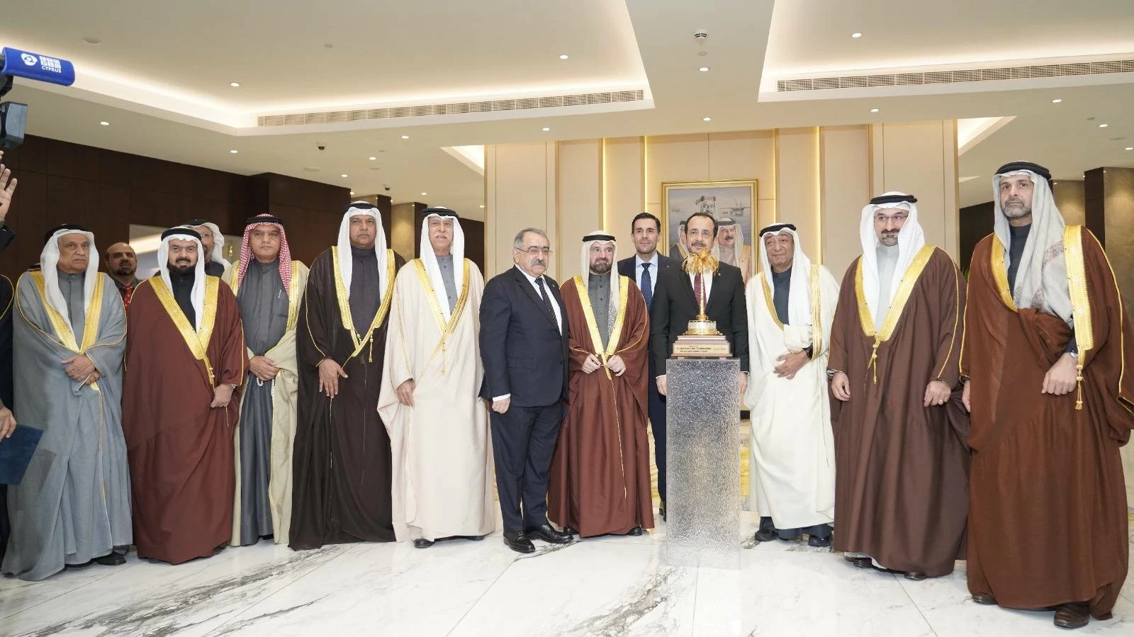 الرئيس القبرصي يزور غرفة البحرين ويشهد توقيع اتفاقية تعاون مشترك بين غرفة البحرين وغرفة تجارة وصناعة قبرص