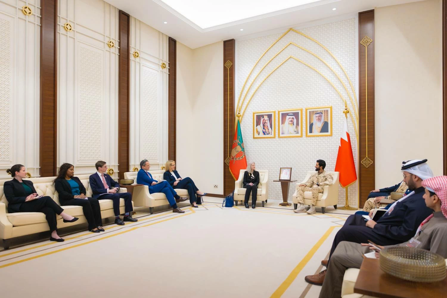 ناصر بن حمد  يستقبل وكيل وزارة الخارجية الأمريكية للشؤون السياسية