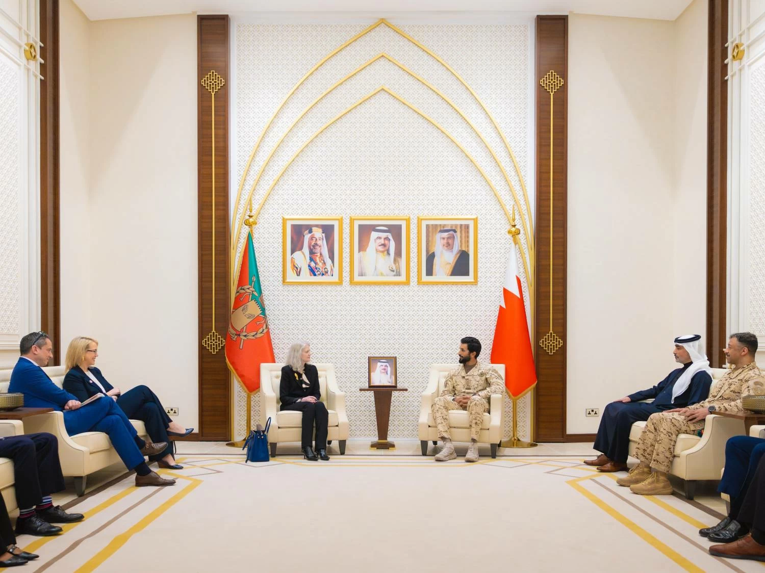 ناصر بن حمد  يستقبل وكيل وزارة الخارجية الأمريكية للشؤون السياسية