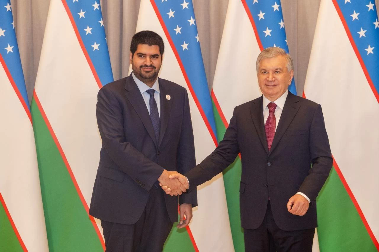 عيسى بن علي يلتقي رئيس جمهورية أوزبكستان 