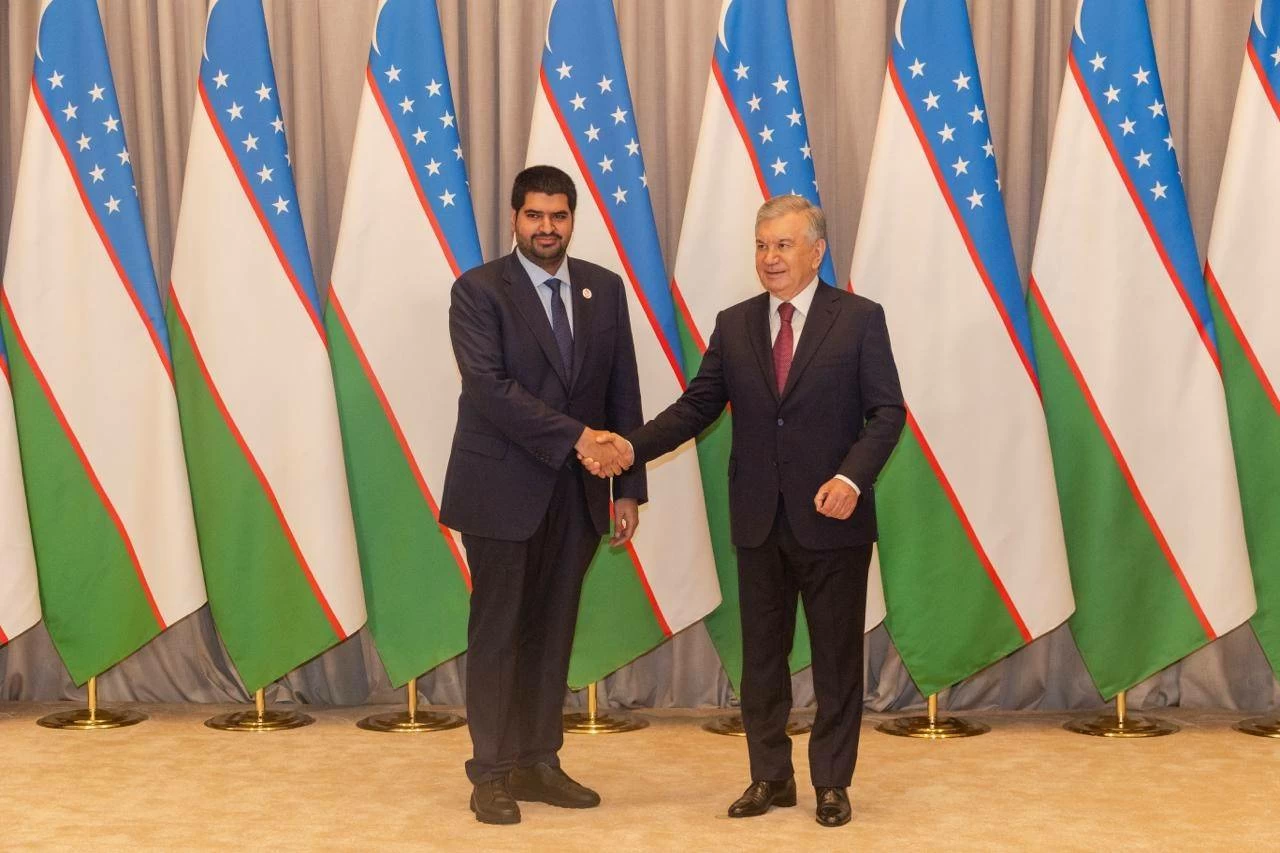 عيسى بن علي يلتقي رئيس جمهورية أوزبكستان