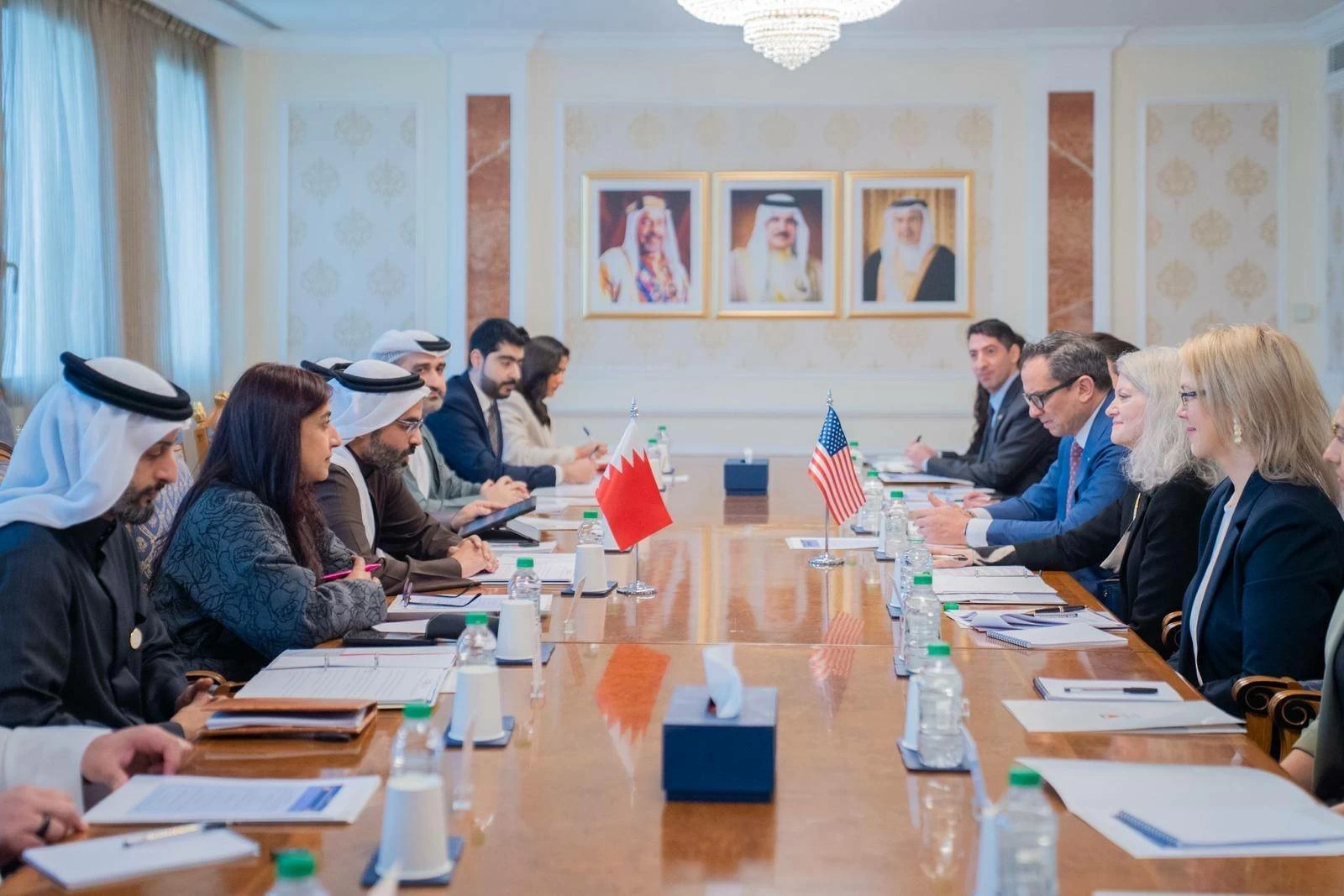 البحرين وأمريكا: حماية الملاحة في المياه الدولية والمرور الآمن للسفن التجارية بمضيق هرمز