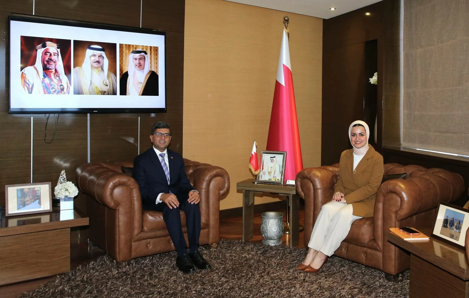 وزيرة الشباب تستقبل سفير نيبال لدى البحرين 